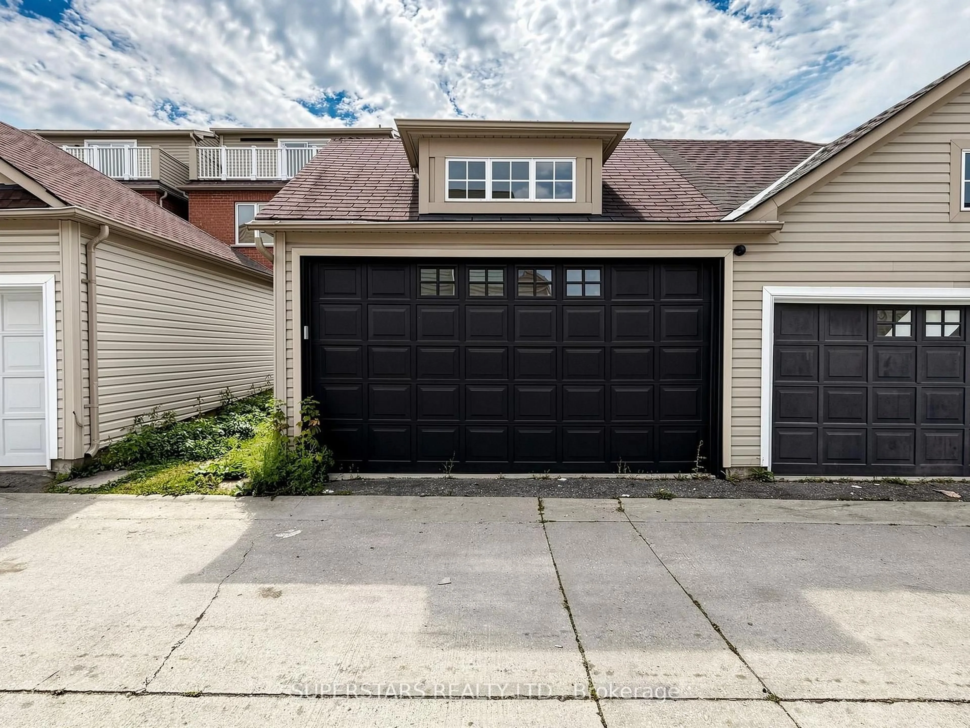 Indoor garage for 14 Bowsfield Rd, Toronto Ontario M3J 3R3