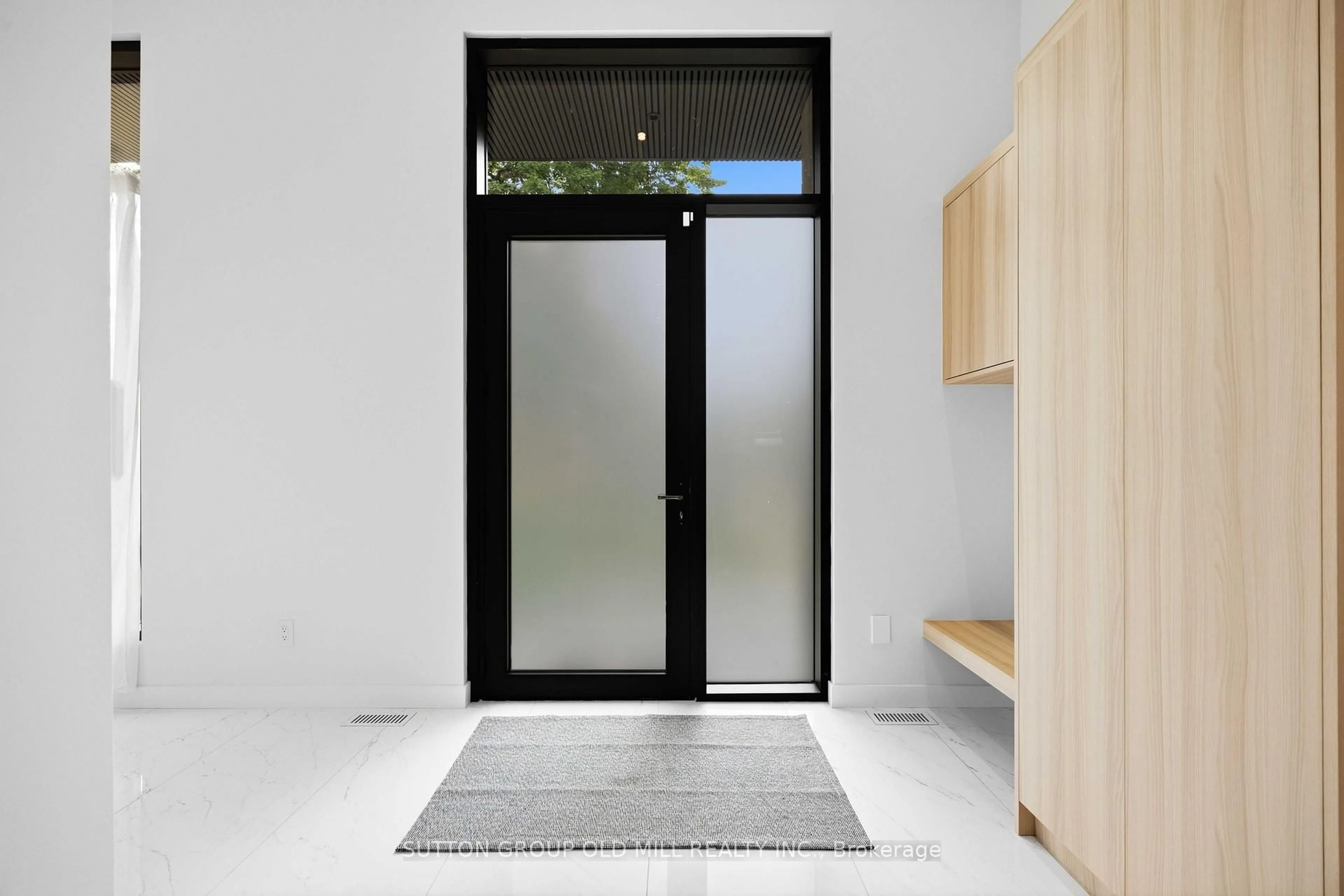 Indoor entryway for 18 Herne Hill, Toronto Ontario M9A 2X1