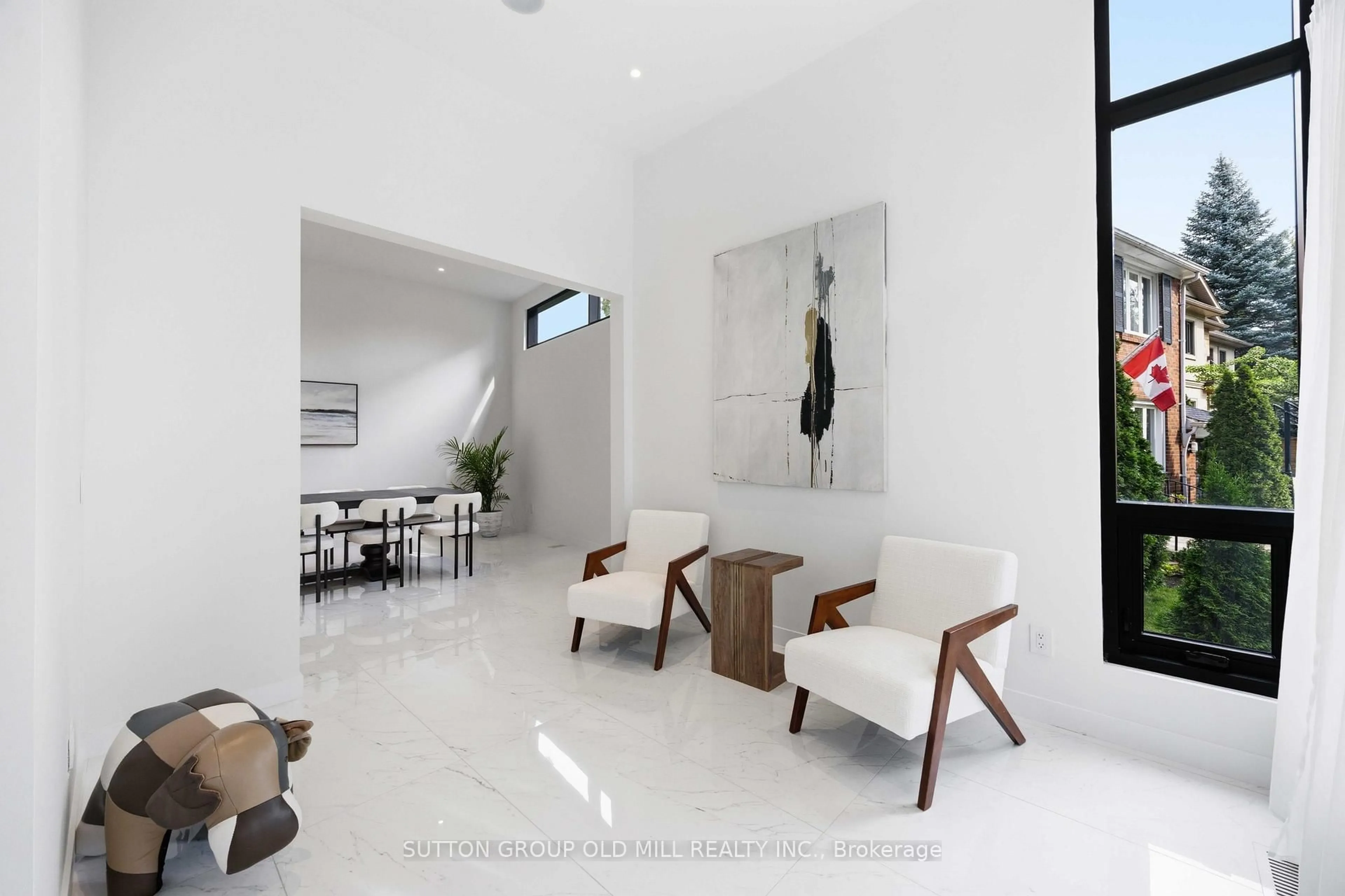 Indoor foyer for 18 Herne Hill, Toronto Ontario M9A 2X1
