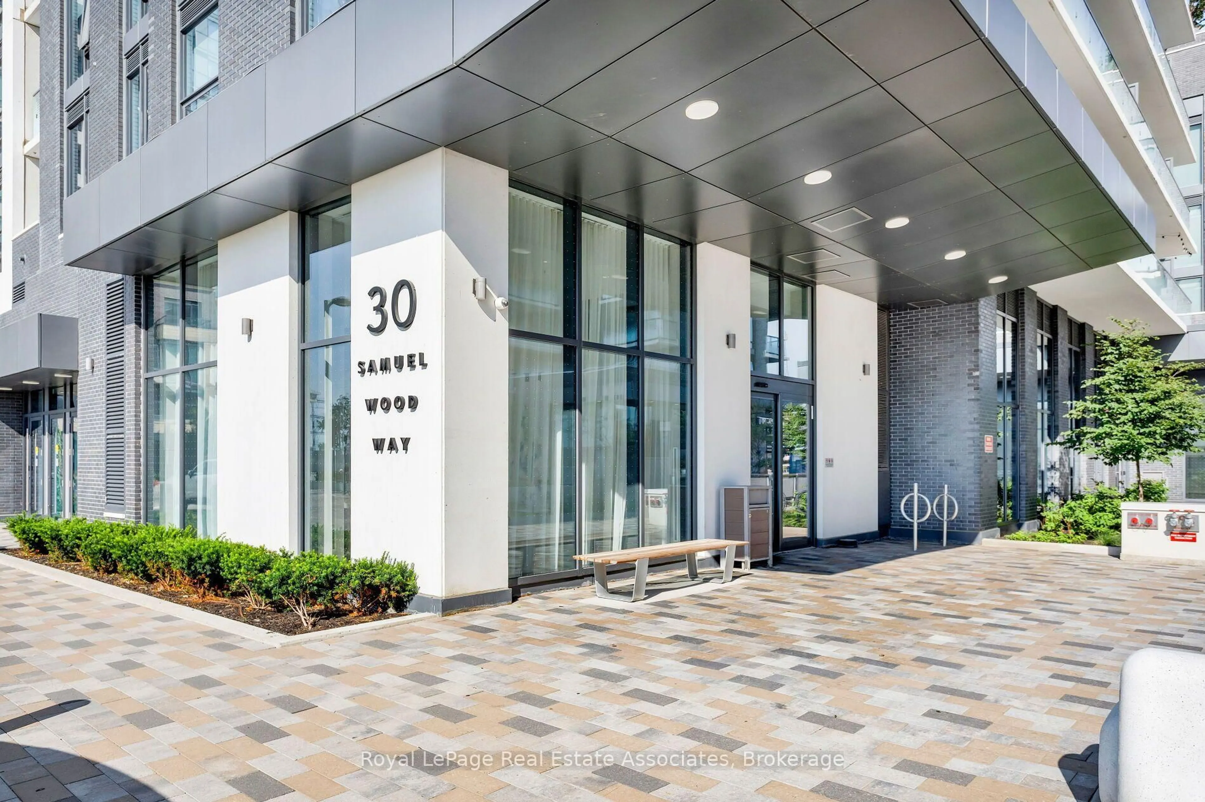 Indoor foyer for 30 Samuel Wood Way #602, Toronto Ontario M9B 0C9