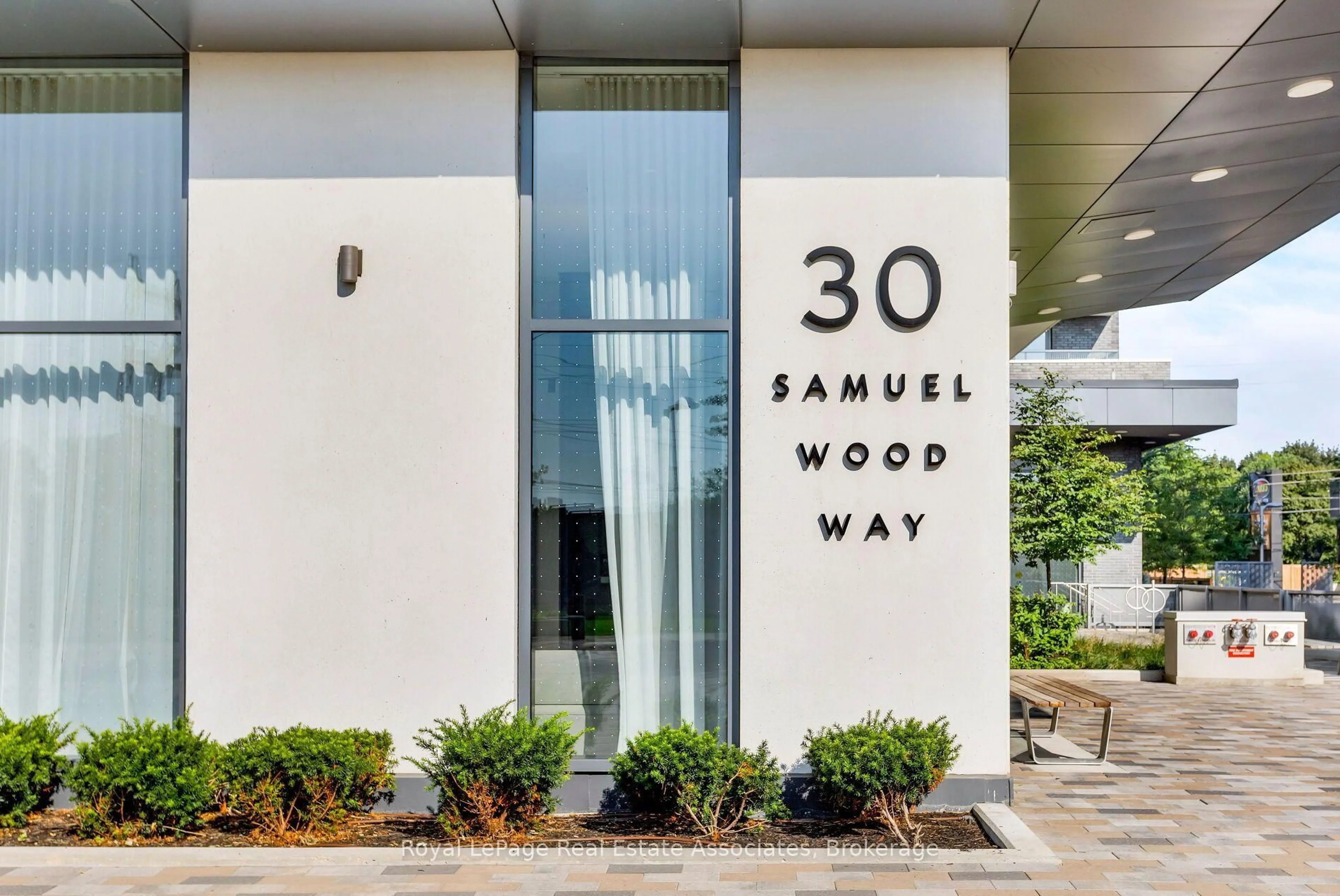 Indoor foyer for 30 Samuel Wood Way #602, Toronto Ontario M9B 0C9