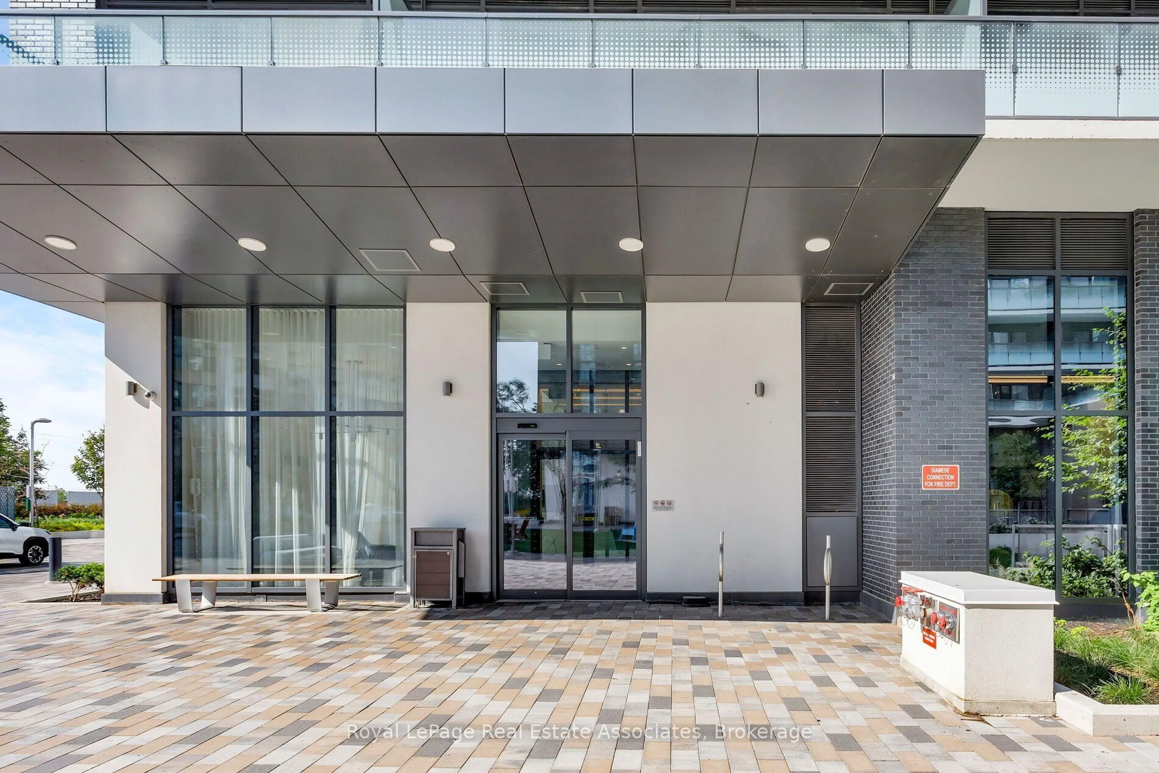Indoor foyer for 30 Samuel Wood Way #602, Toronto Ontario M9B 0C9