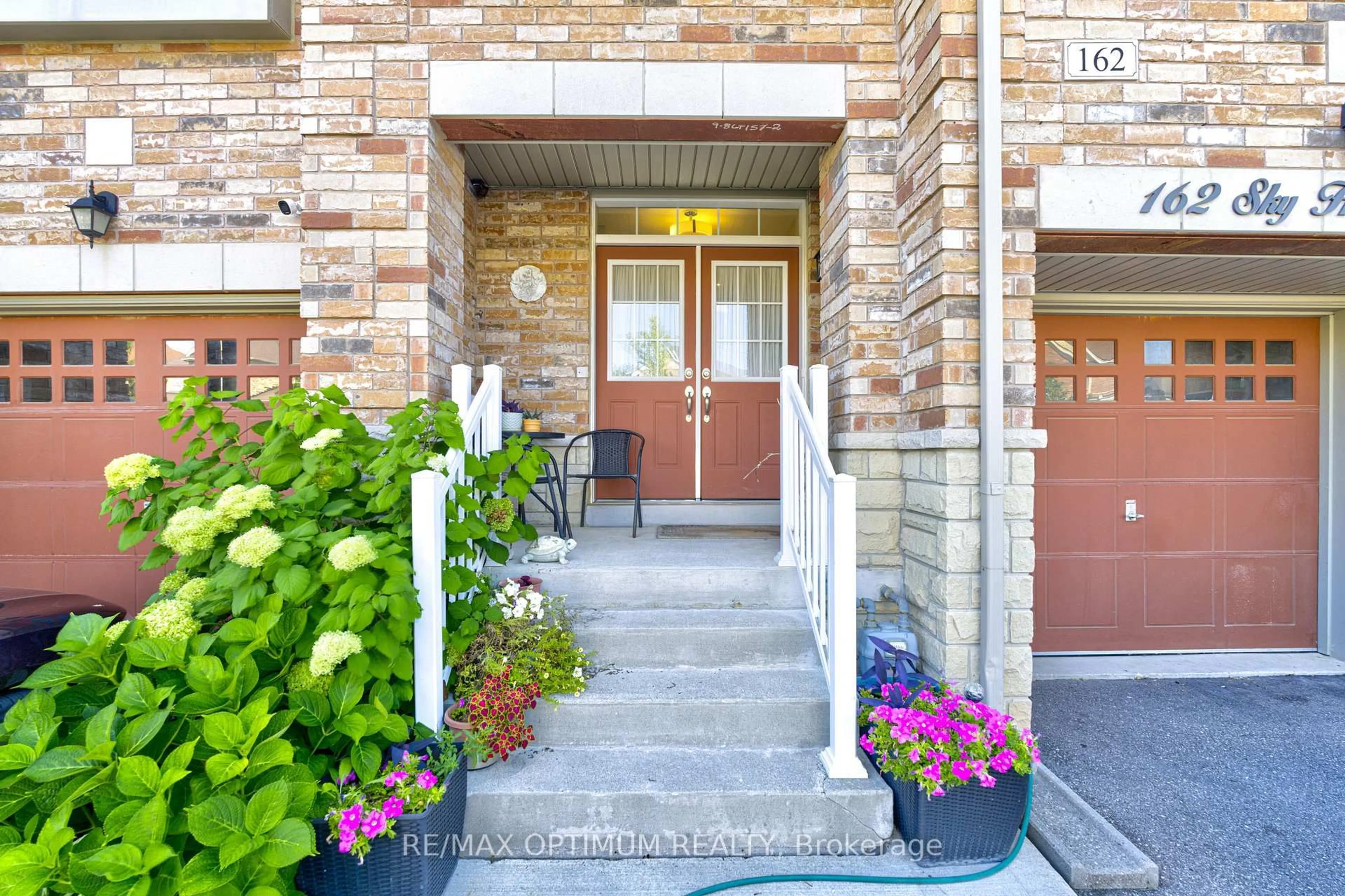 Indoor entryway for 162 Sky Harbour Dr, Brampton Ontario L6Y 0C1
