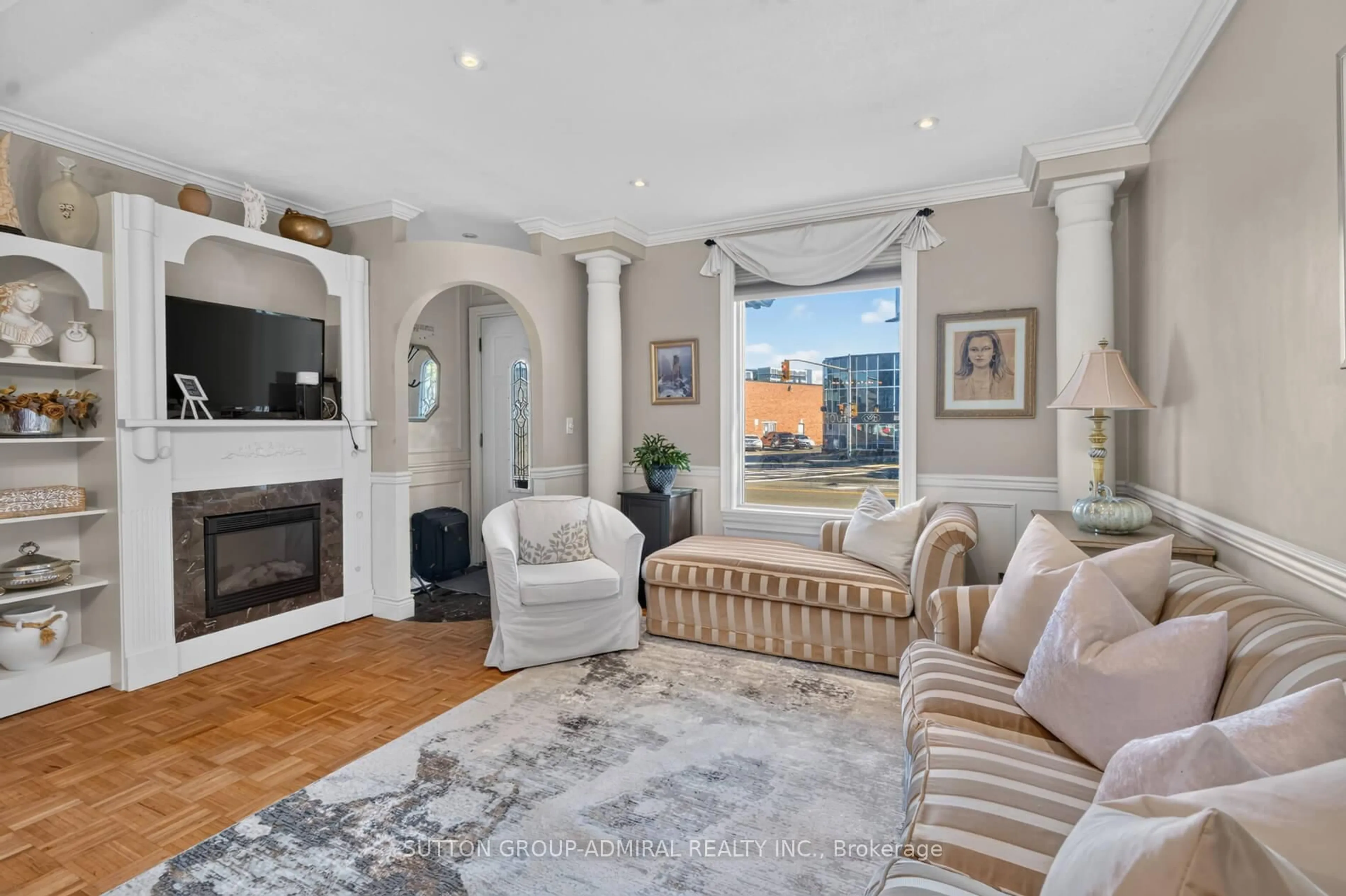 Living room with furniture, unknown for 320 Weston Rd, Toronto Ontario M6N 3P5