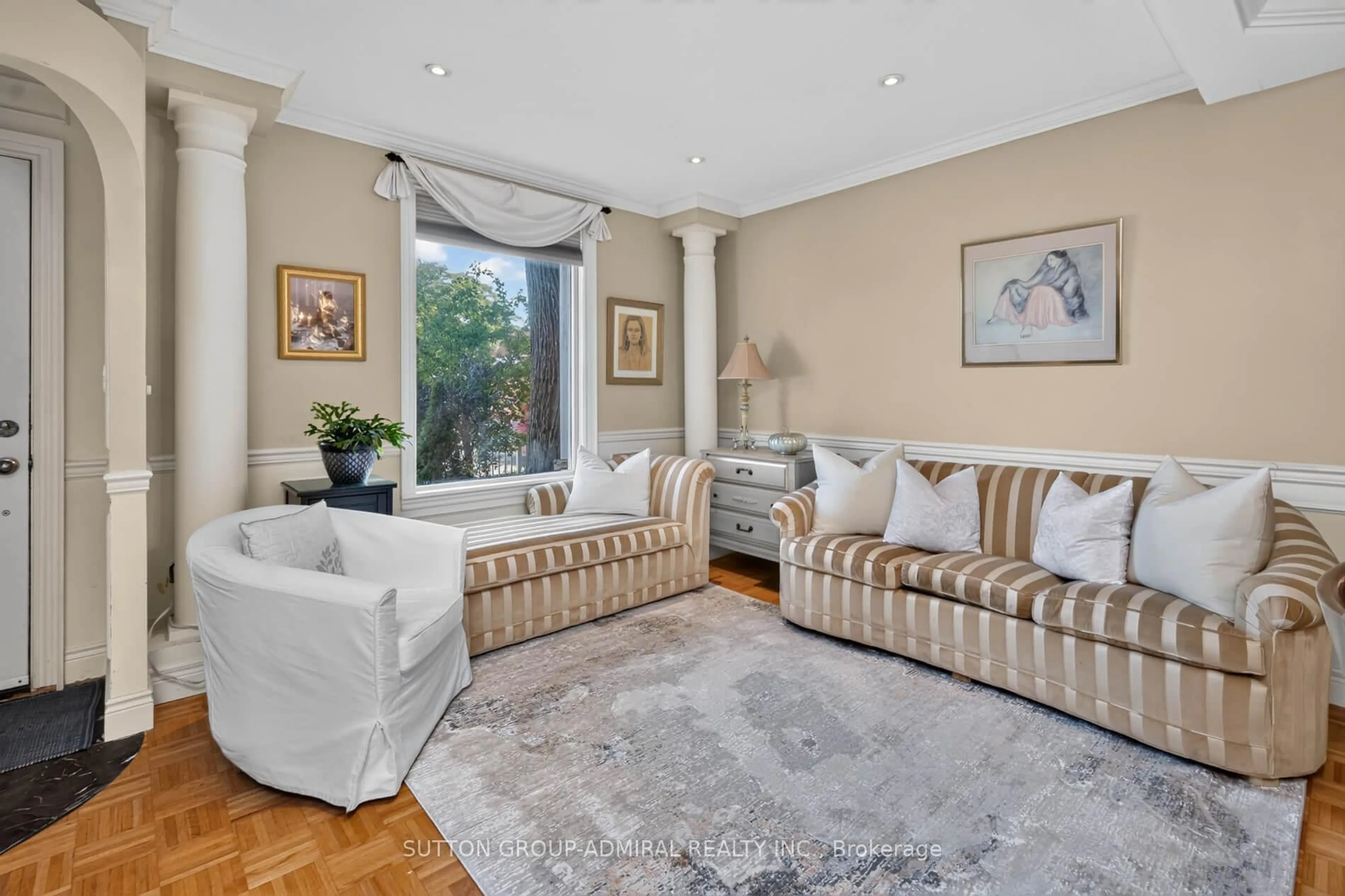 Living room with furniture, unknown for 320 Weston Rd, Toronto Ontario M6N 3P5