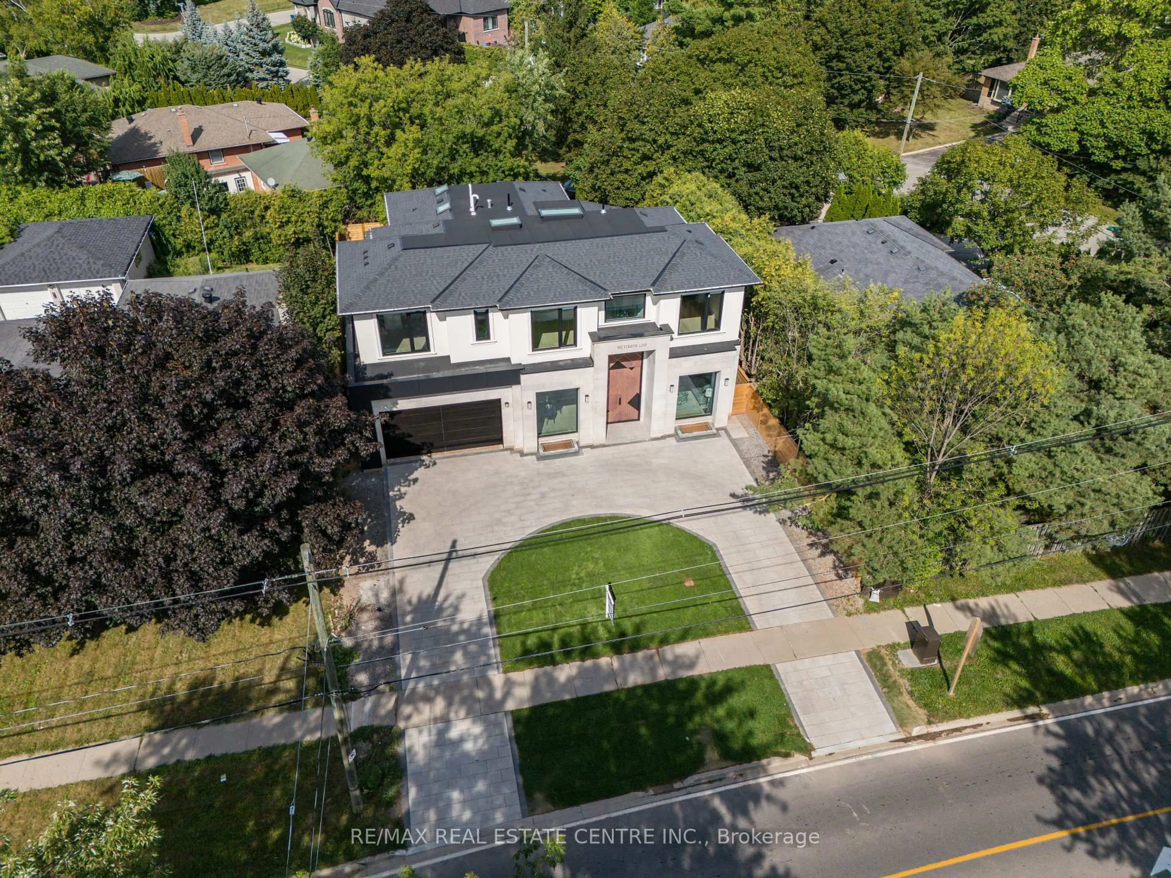 A pic from outside/outdoor area/front of a property/back of a property/a pic from drone, street for 491 Fourth Line, Oakville Ontario L6L 5A8