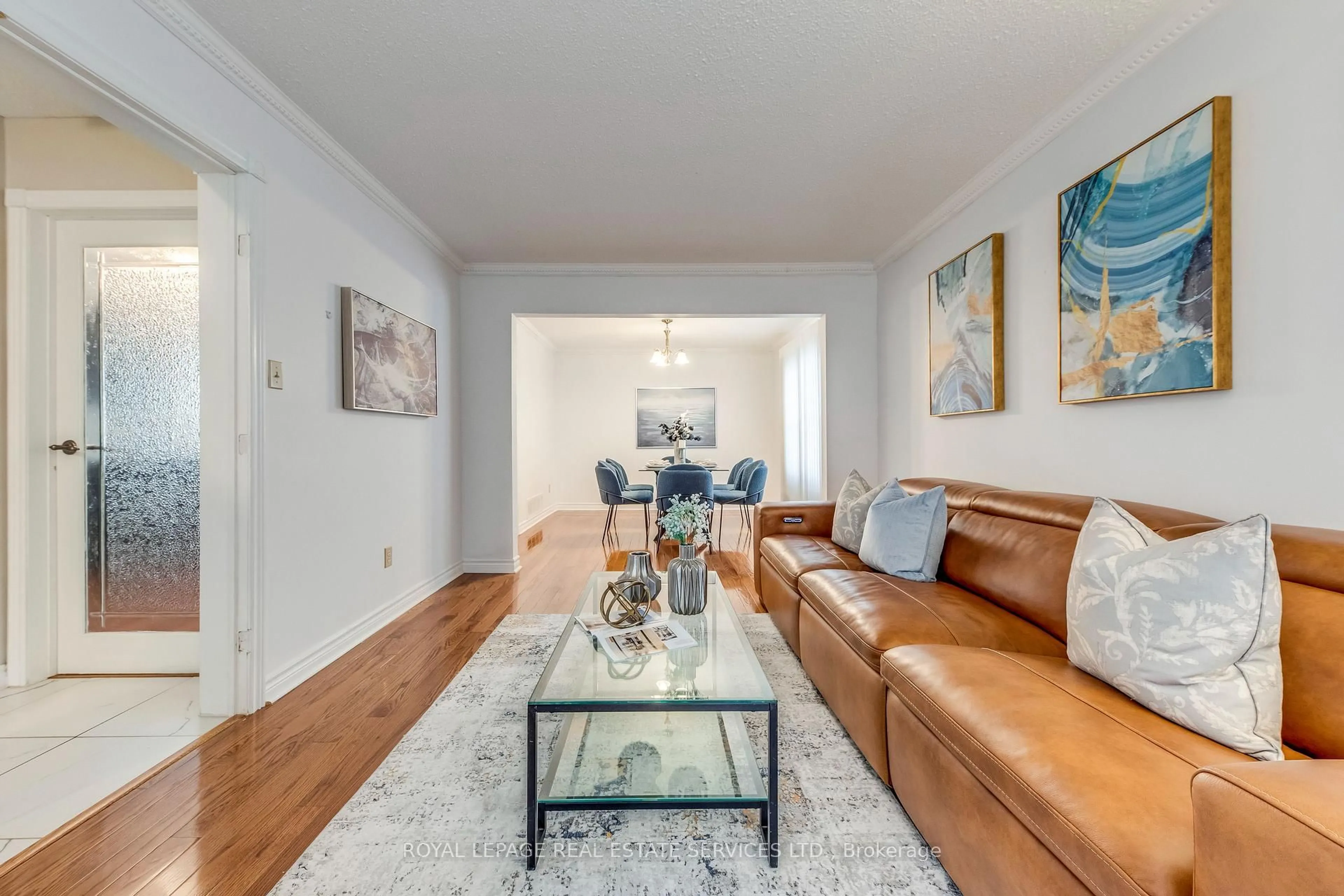 Living room with furniture, unknown for 3390 Chartrand Cres, Mississauga Ontario L5L 4C4