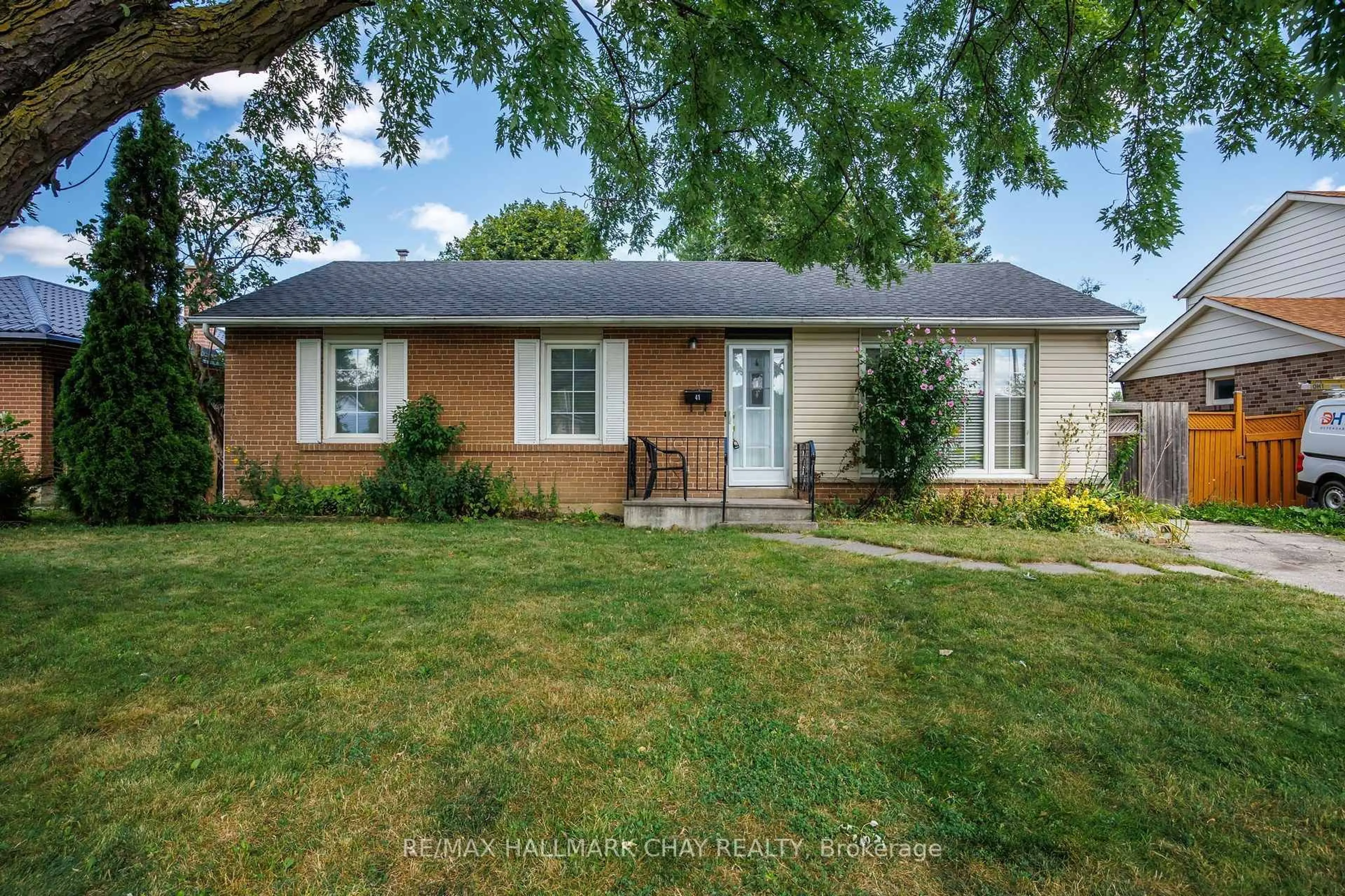 Home with brick exterior material, street for 41 Aberdeen Cres, Brampton Ontario L6T 2P8