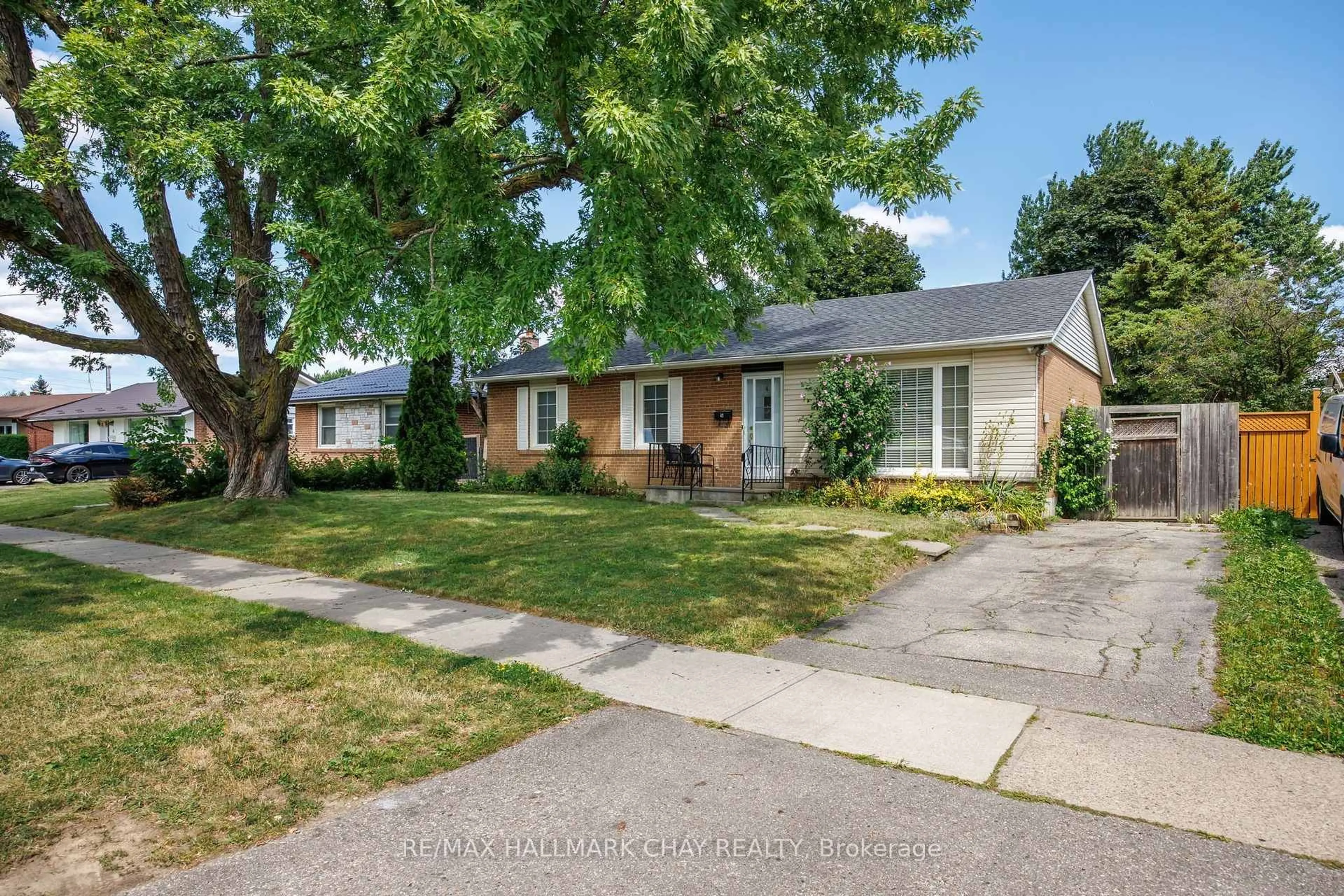 Home with brick exterior material, street for 41 Aberdeen Cres, Brampton Ontario L6T 2P8