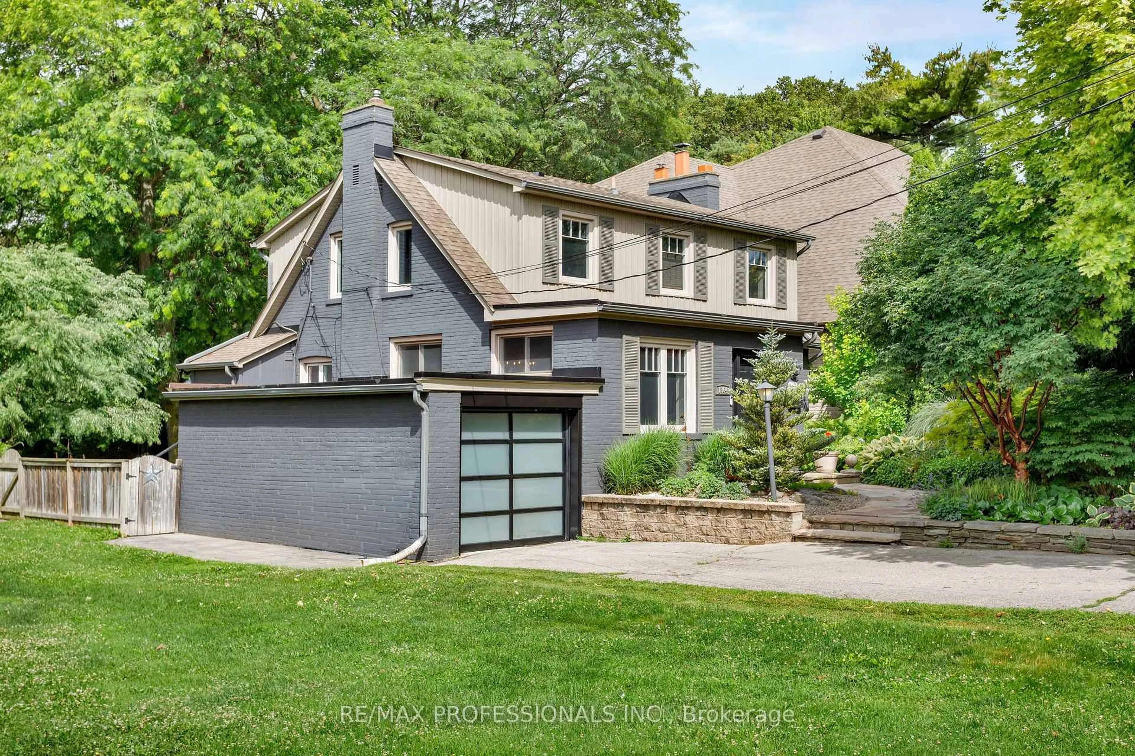 Home with brick exterior material, street for 1364 Islington Ave, Toronto Ontario M9A 3K6