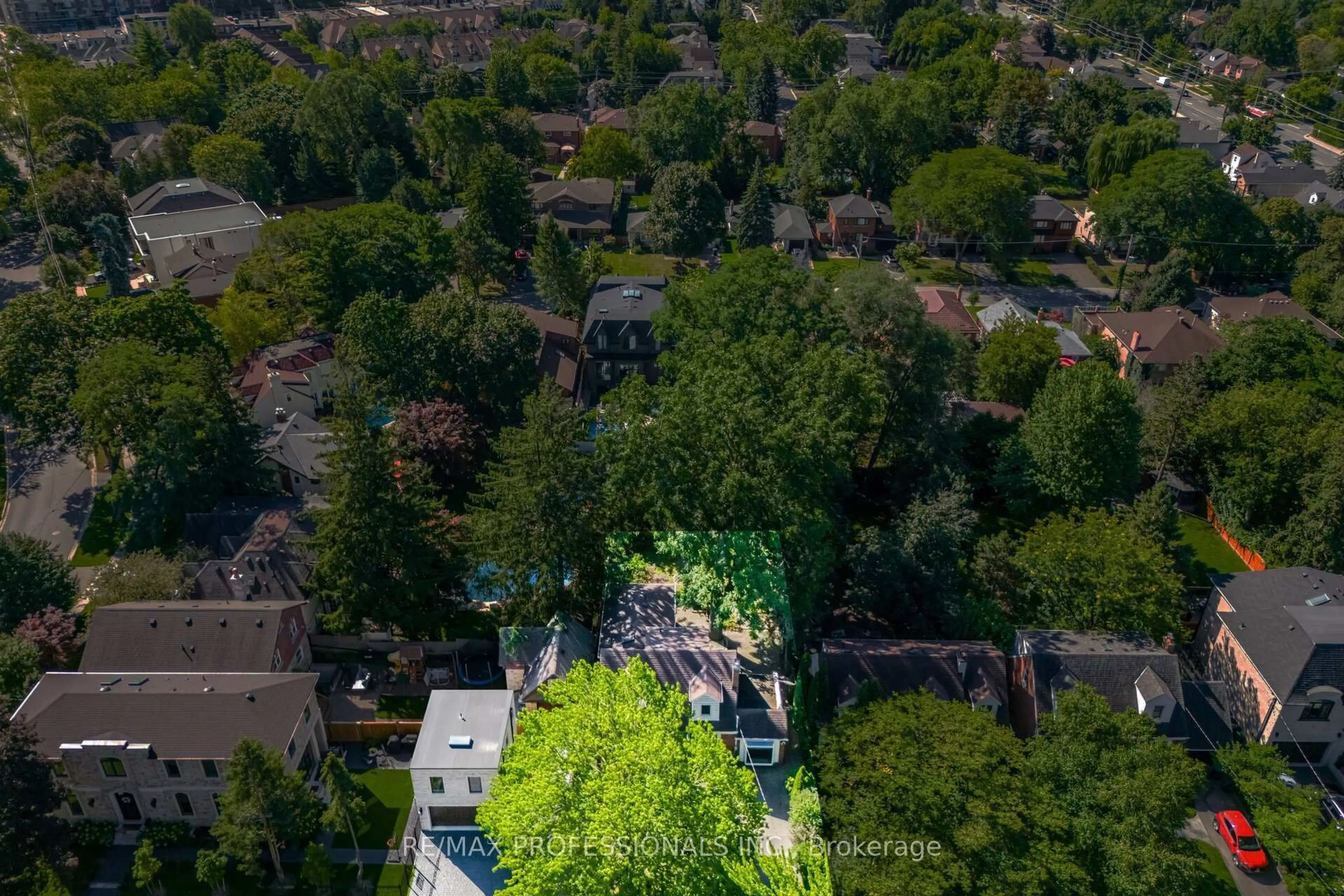A pic from outside/outdoor area/front of a property/back of a property/a pic from drone, unknown for 29 Mattice Rd, Toronto Ontario M9A 1E5