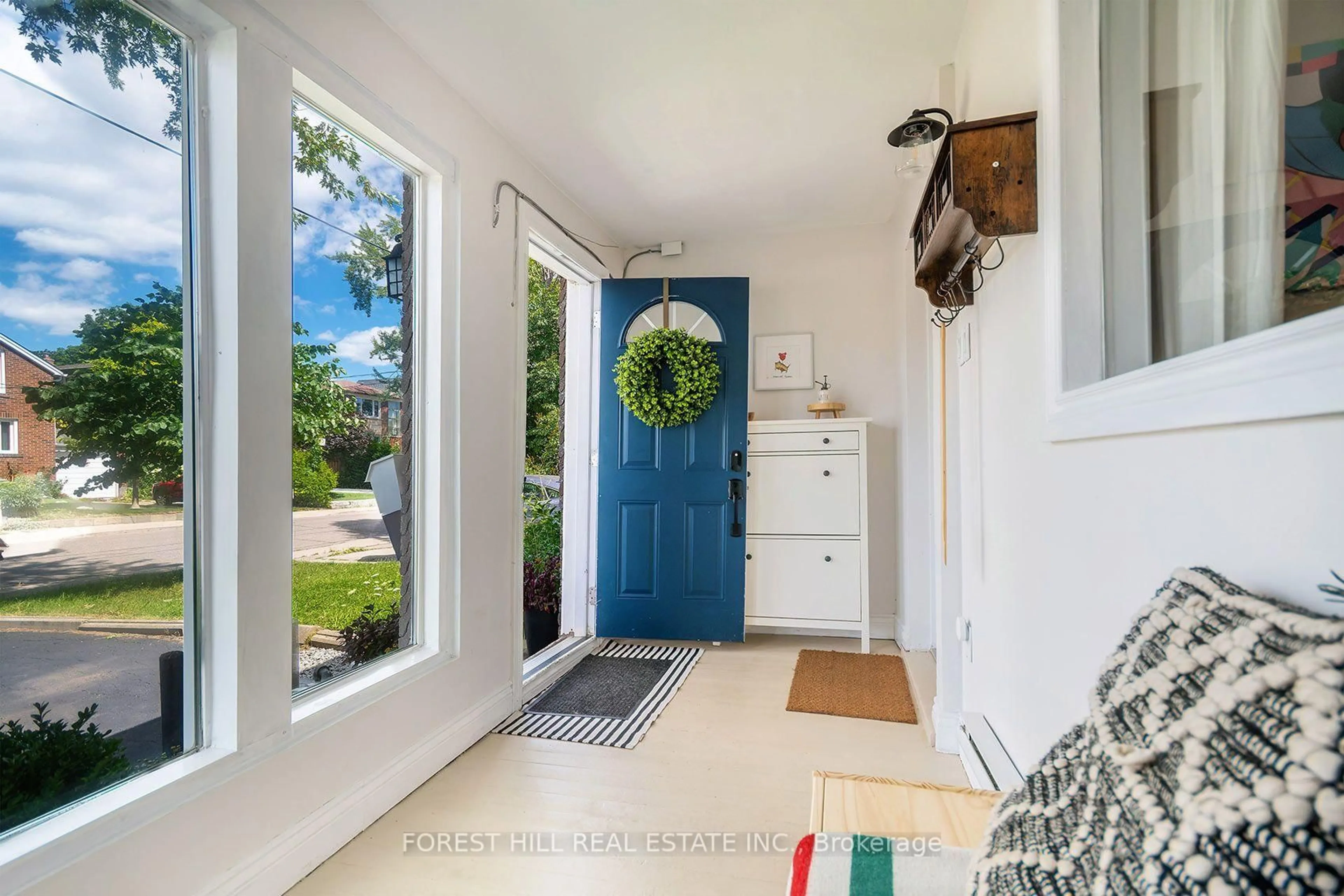 Indoor entryway for 55 Vanevery St, Toronto Ontario M8V 1Y5