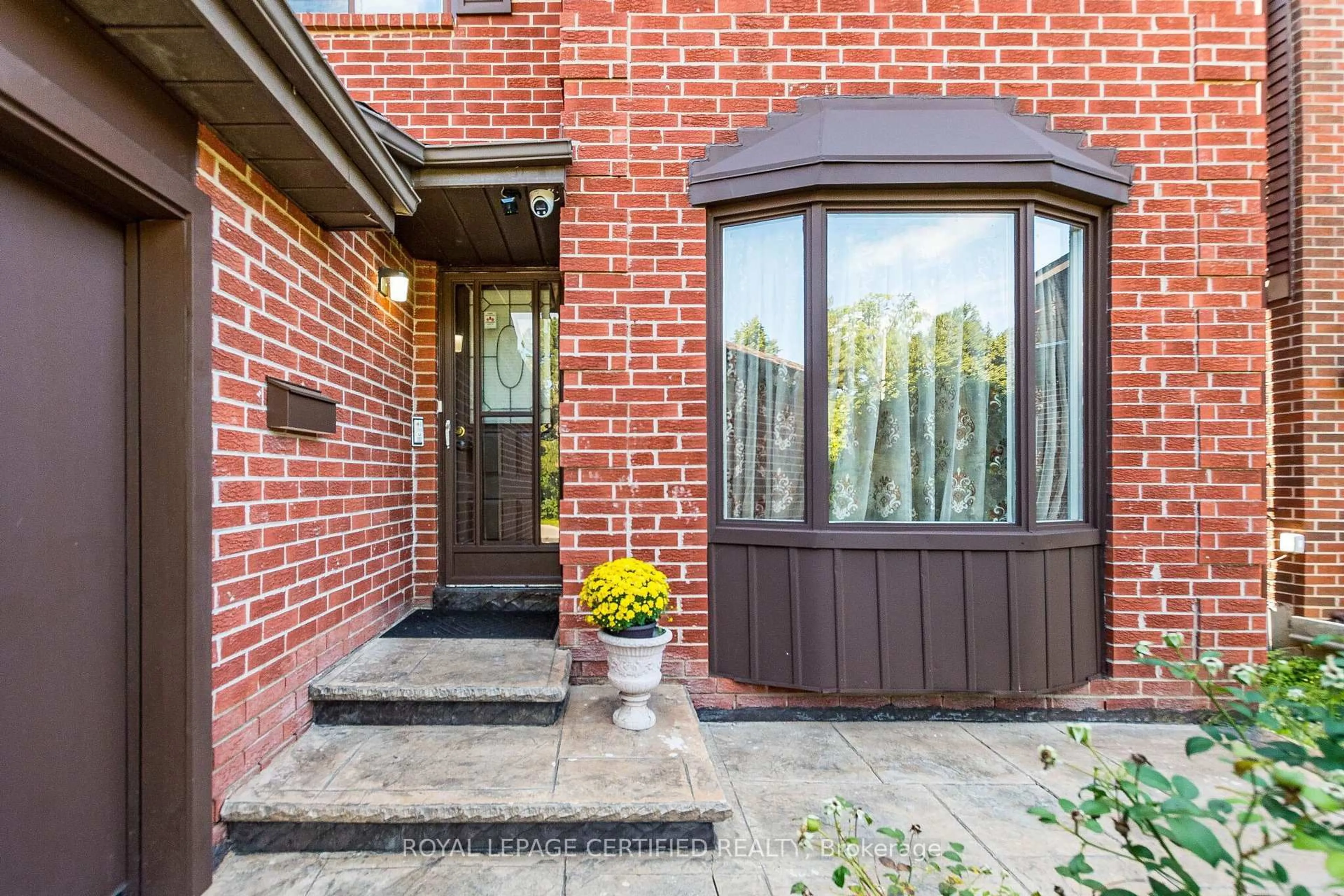 Unknown for 251 ELGIN Dr, Brampton Ontario L6Y 2V2