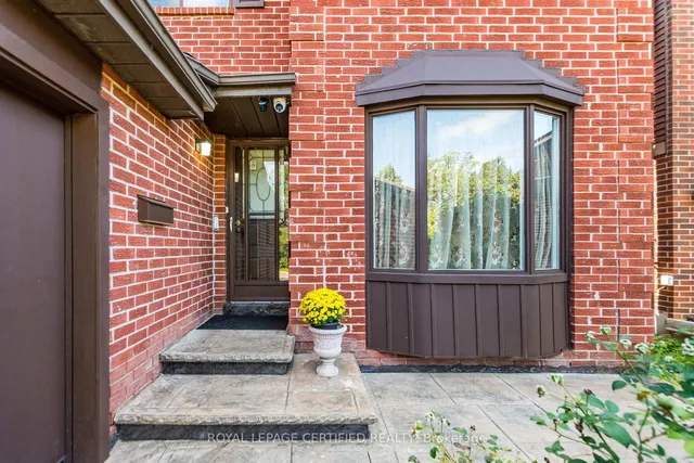 251 ELGIN Dr, Brampton 2