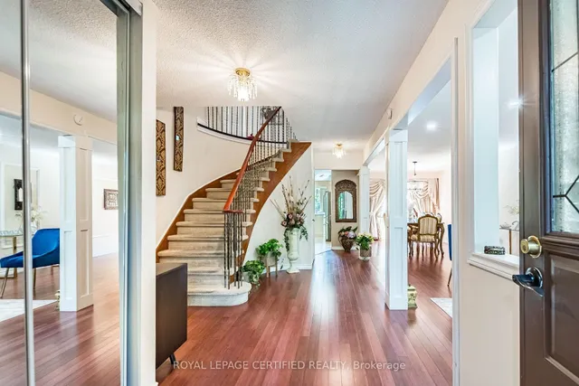 251 ELGIN Dr, Brampton 3