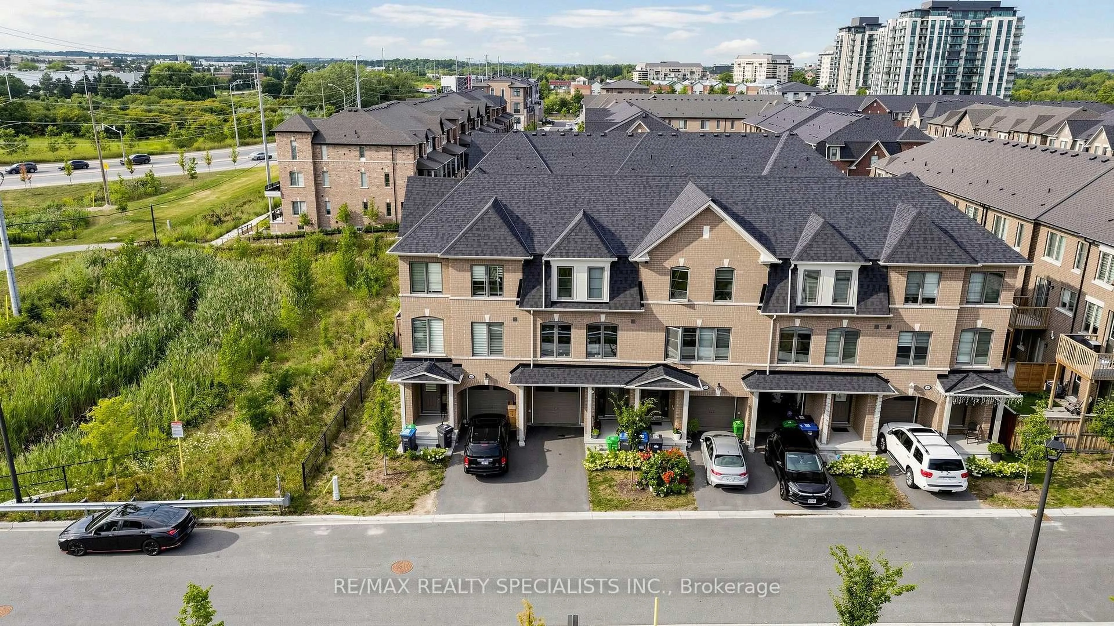 A pic from outside/outdoor area/front of a property/back of a property/a pic from drone, unknown for 14 BRETLON St, Brampton Ontario L6P 4N8