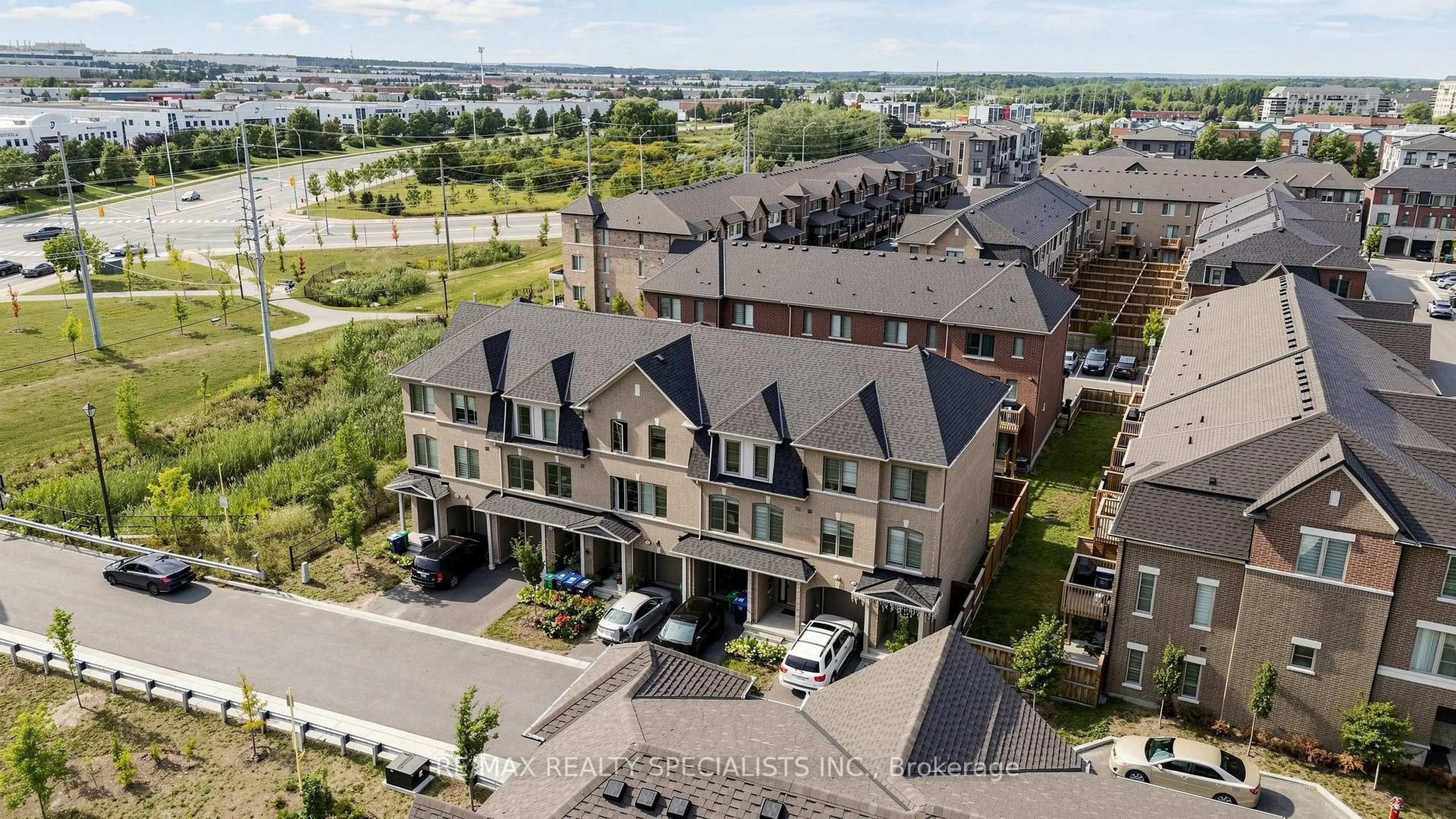 A pic from outside/outdoor area/front of a property/back of a property/a pic from drone, unknown for 14 BRETLON St, Brampton Ontario L6P 4N8