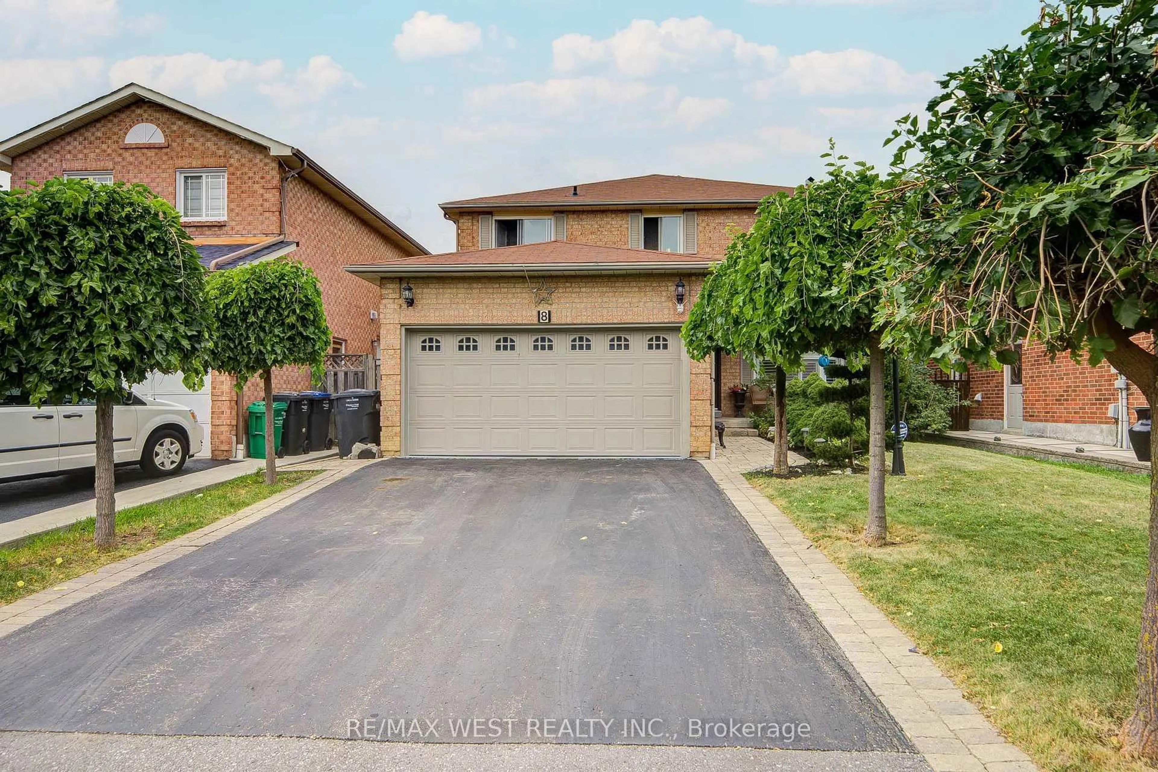 A pic from outside/outdoor area/front of a property/back of a property/a pic from drone, street for 8 Ballycastle Cres, Brampton Ontario L6Z 2V5