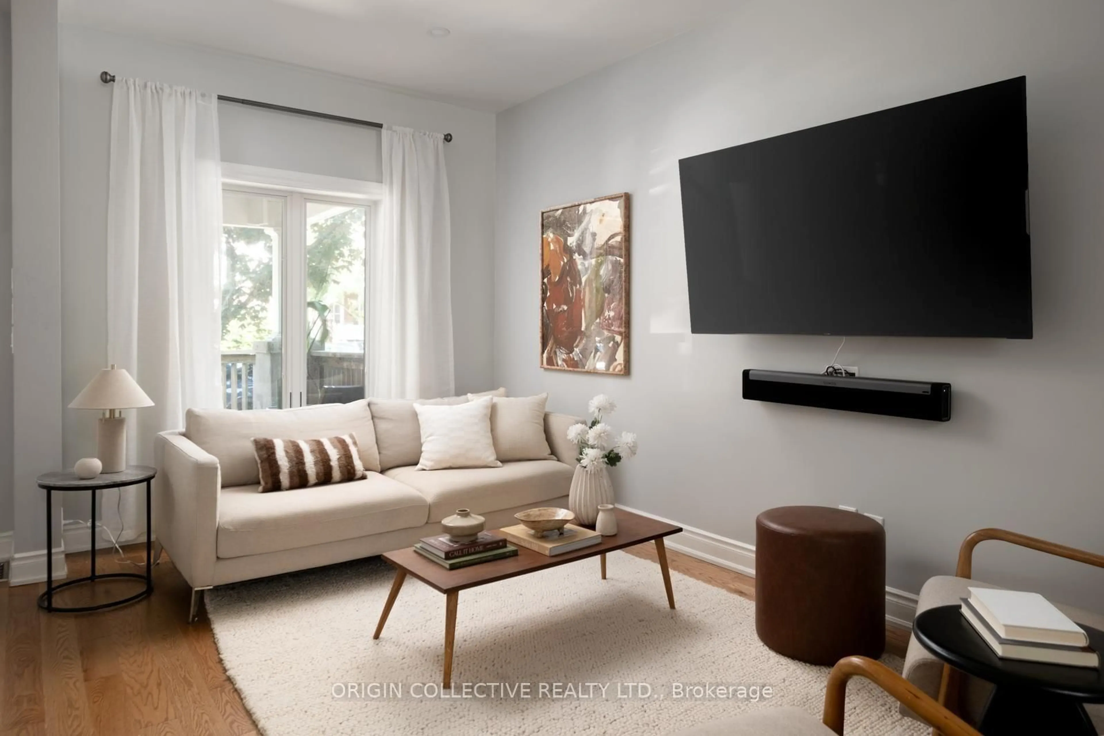 Living room with furniture, unknown for 381 Westmoreland Ave, Toronto Ontario M6H 3A6