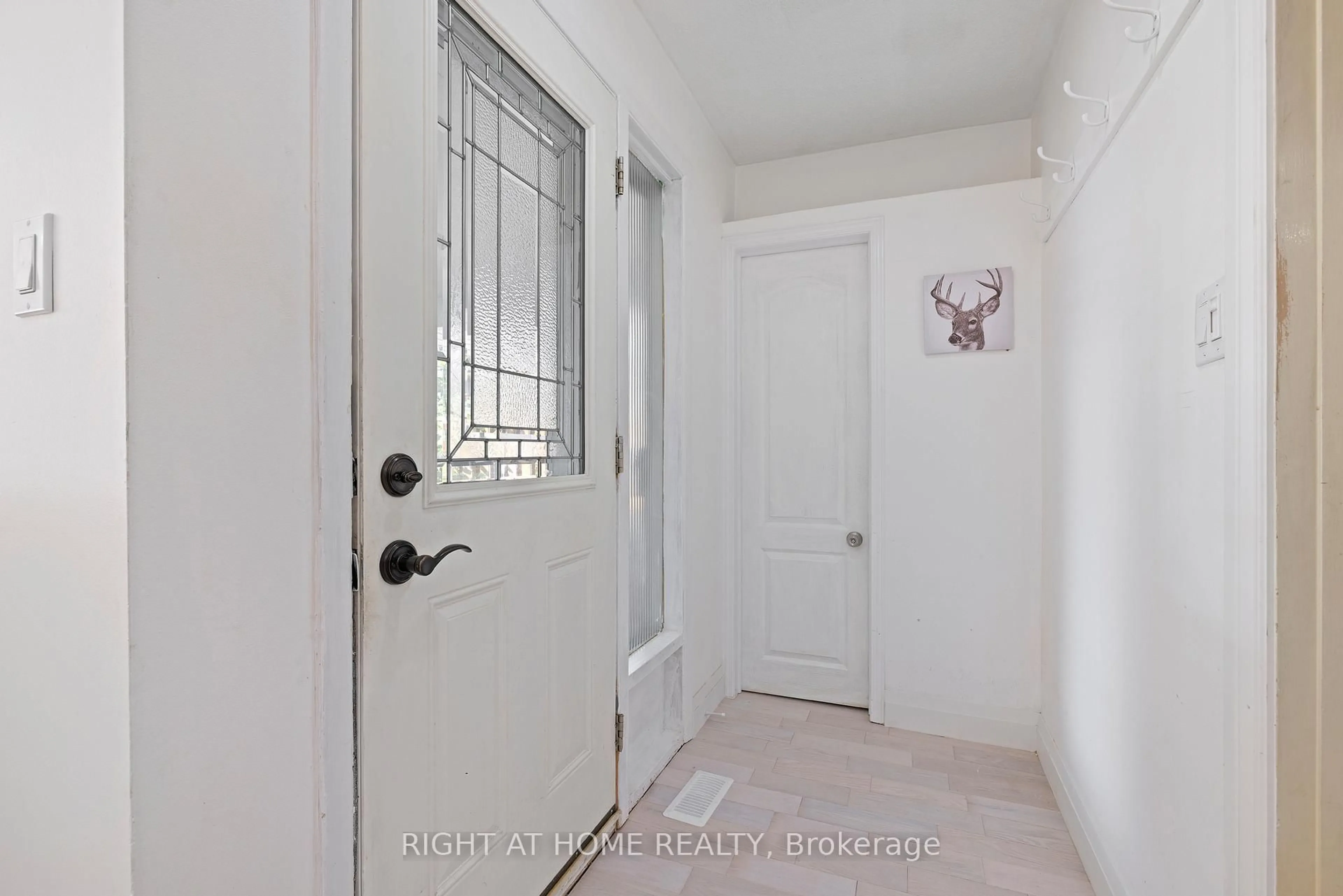 Indoor entryway for 1147 Saturnia Cres, Mississauga Ontario L4Y 2M2