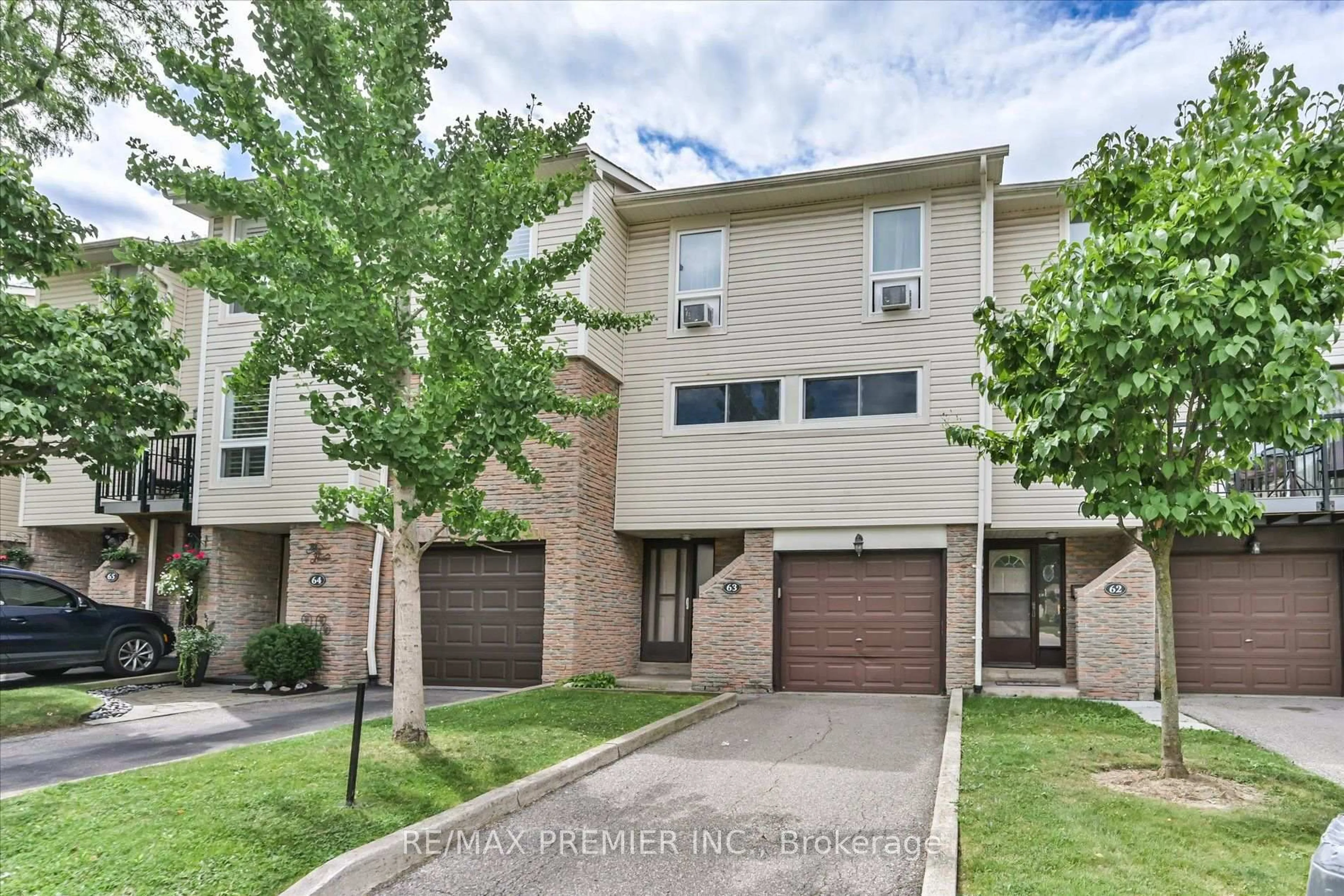 Home with brick exterior material, street for 7251 Copenhagen Rd #63, Mississauga Ontario L5N 2H6