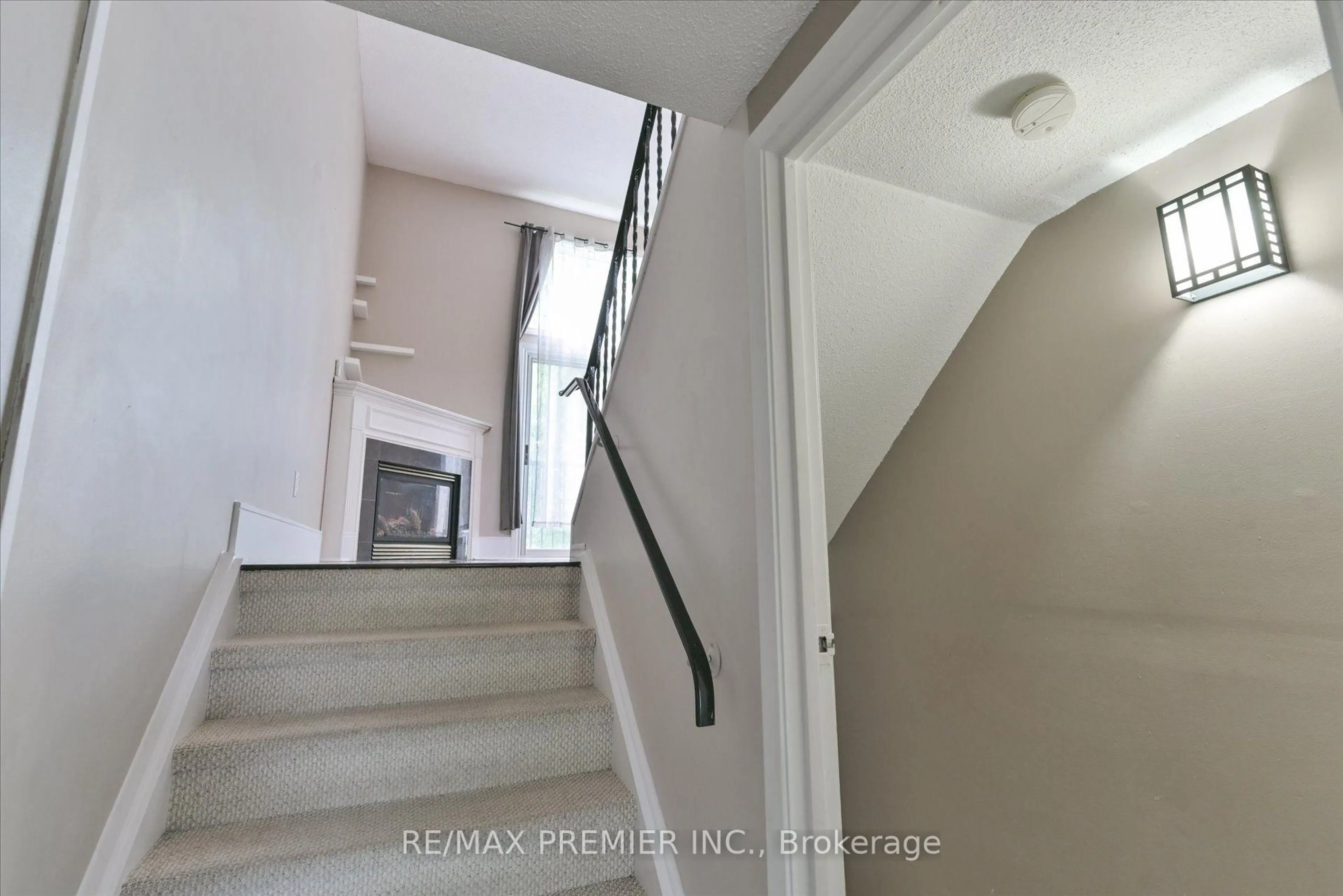Stairs for 7251 Copenhagen Rd #63, Mississauga Ontario L5N 2H6