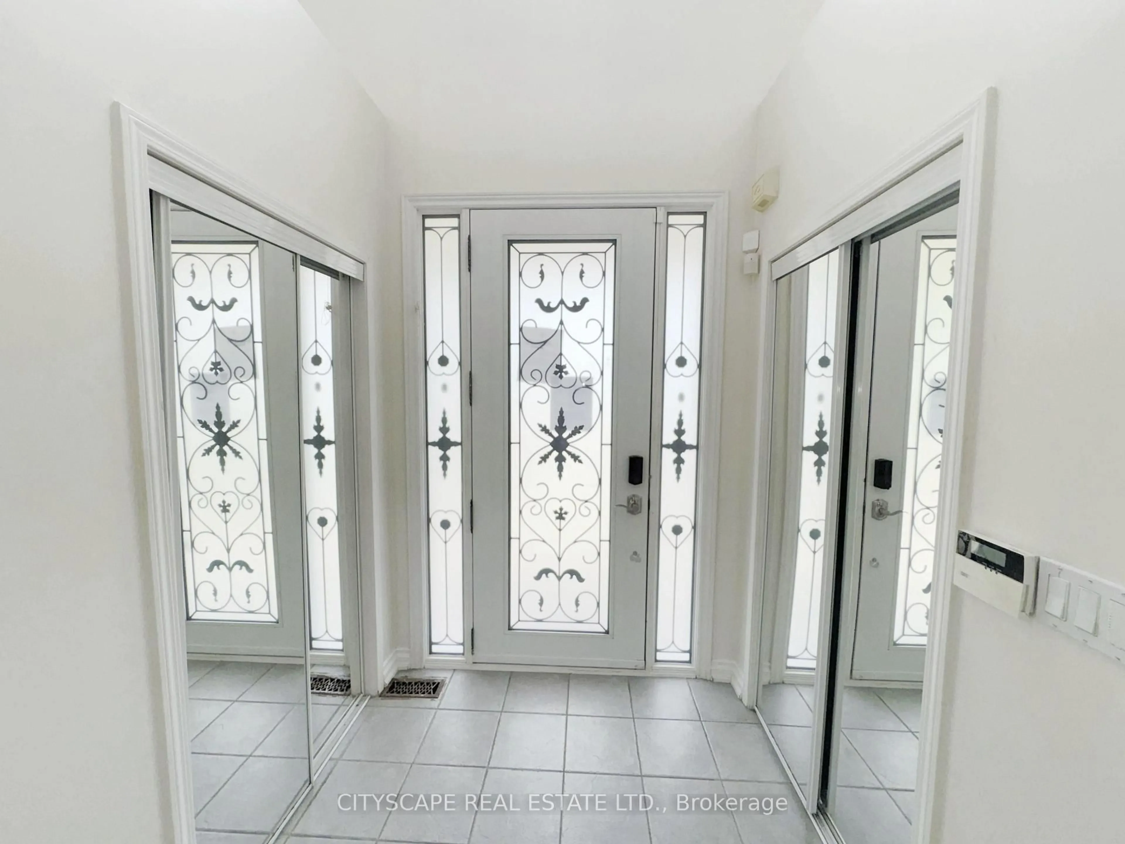 Indoor foyer for 19 Selhurst Dr, Brampton Ontario L6P 1A2
