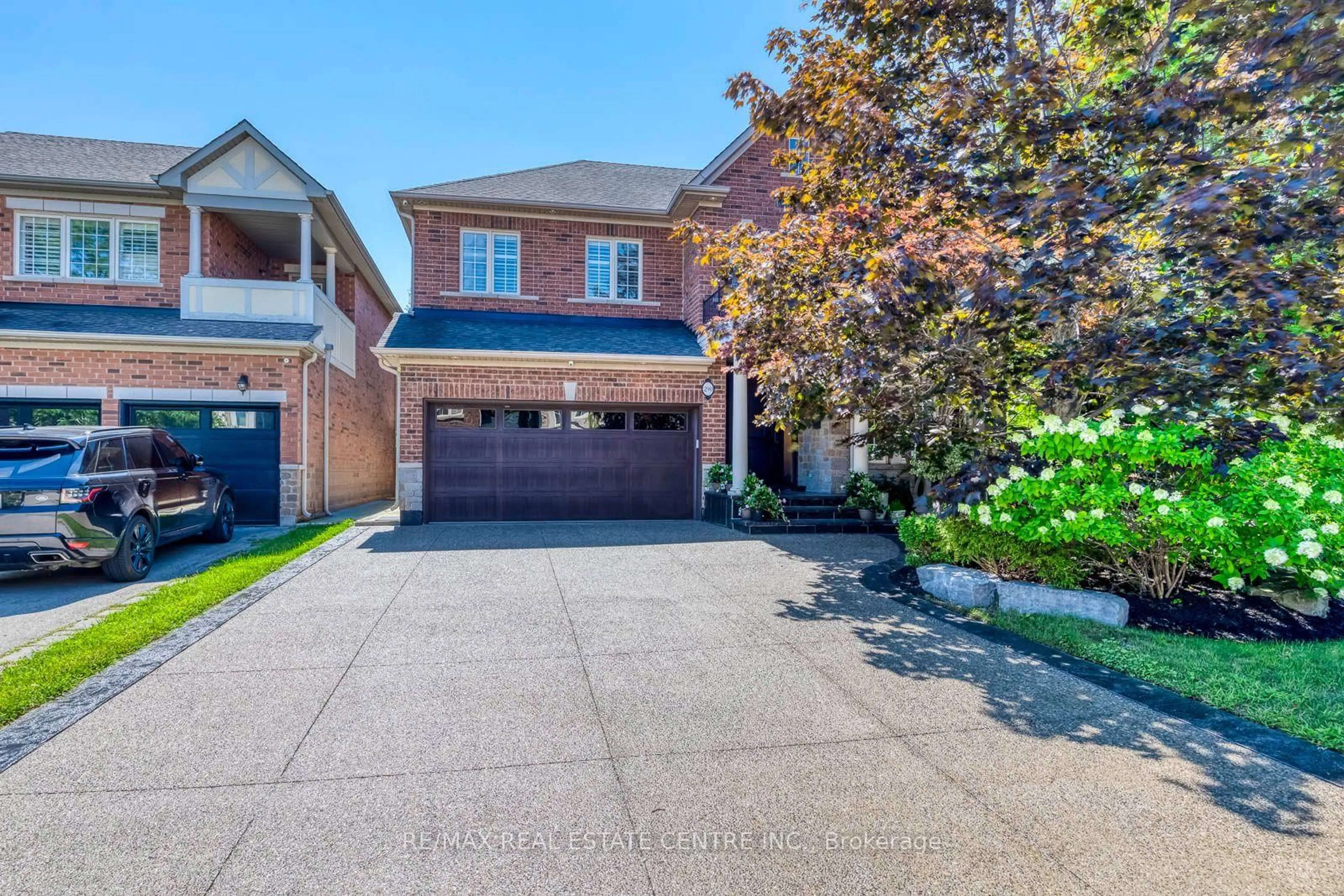 Home with brick exterior material, street for 290 Duskywing Way, Oakville Ontario L6L 6X6