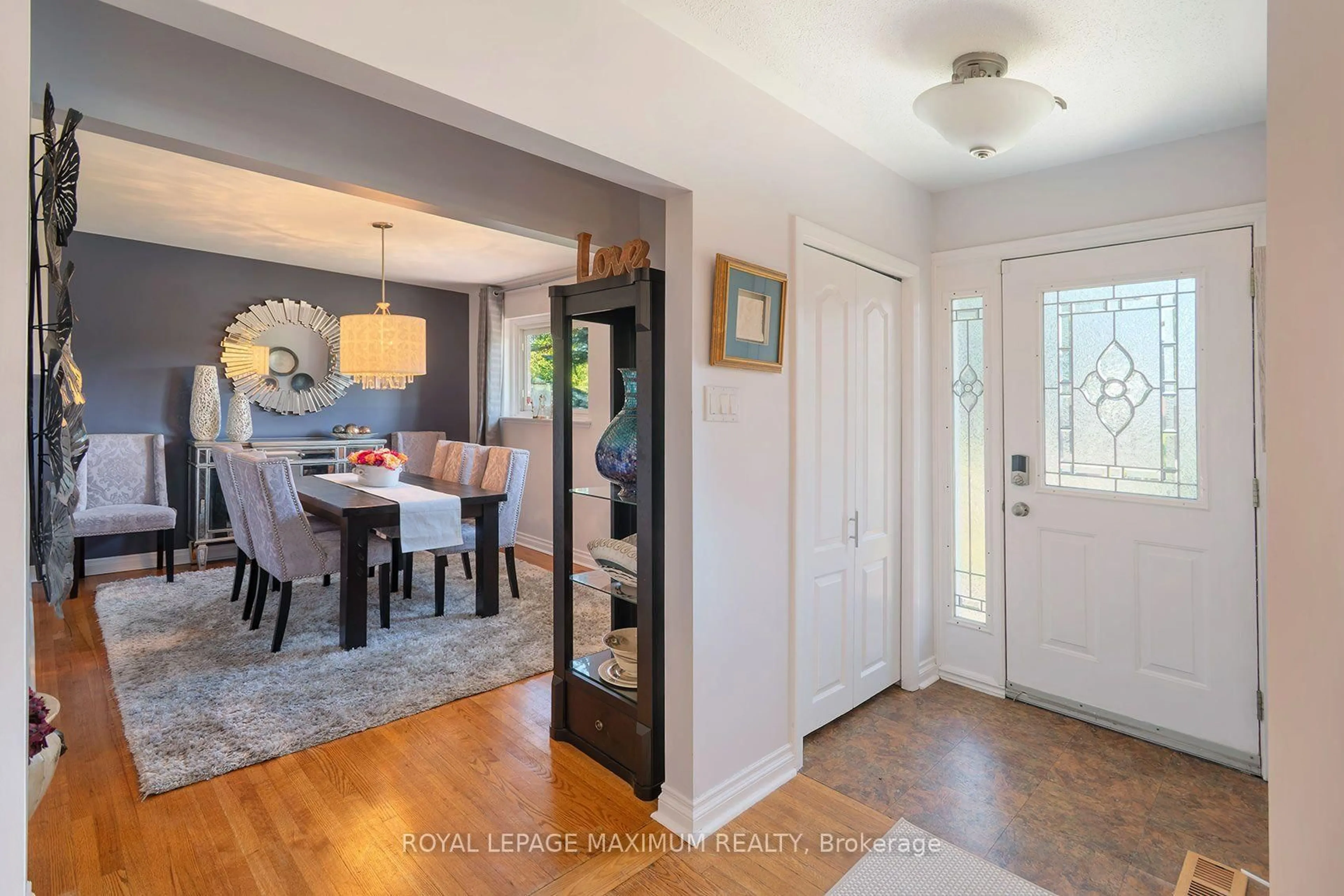 Indoor entryway for 38 Abbey Rd, Brampton Ontario L6W 2T8