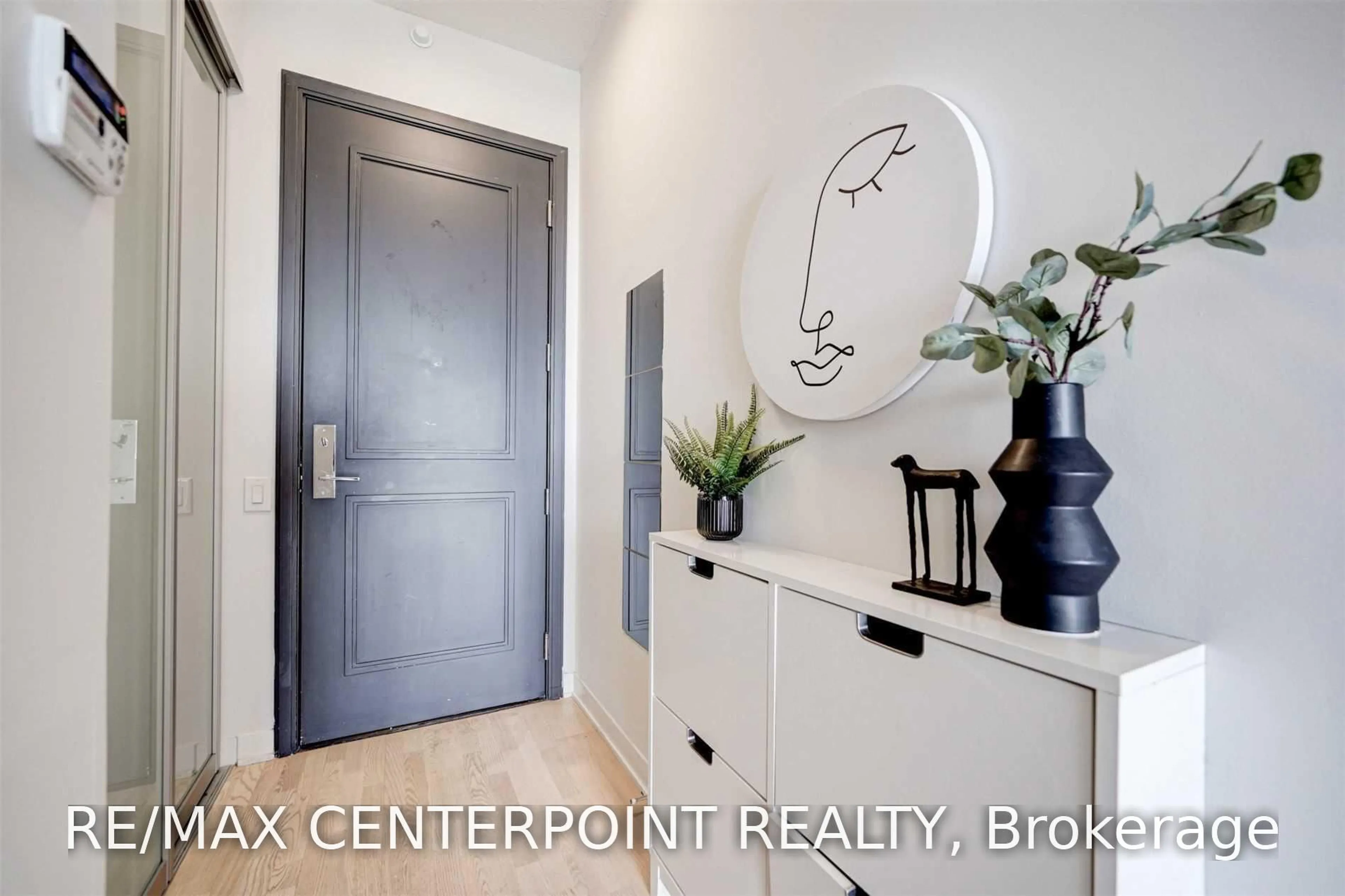 Indoor entryway for 88 Park Lawn Rd #801, Toronto Ontario M8Y 0B5