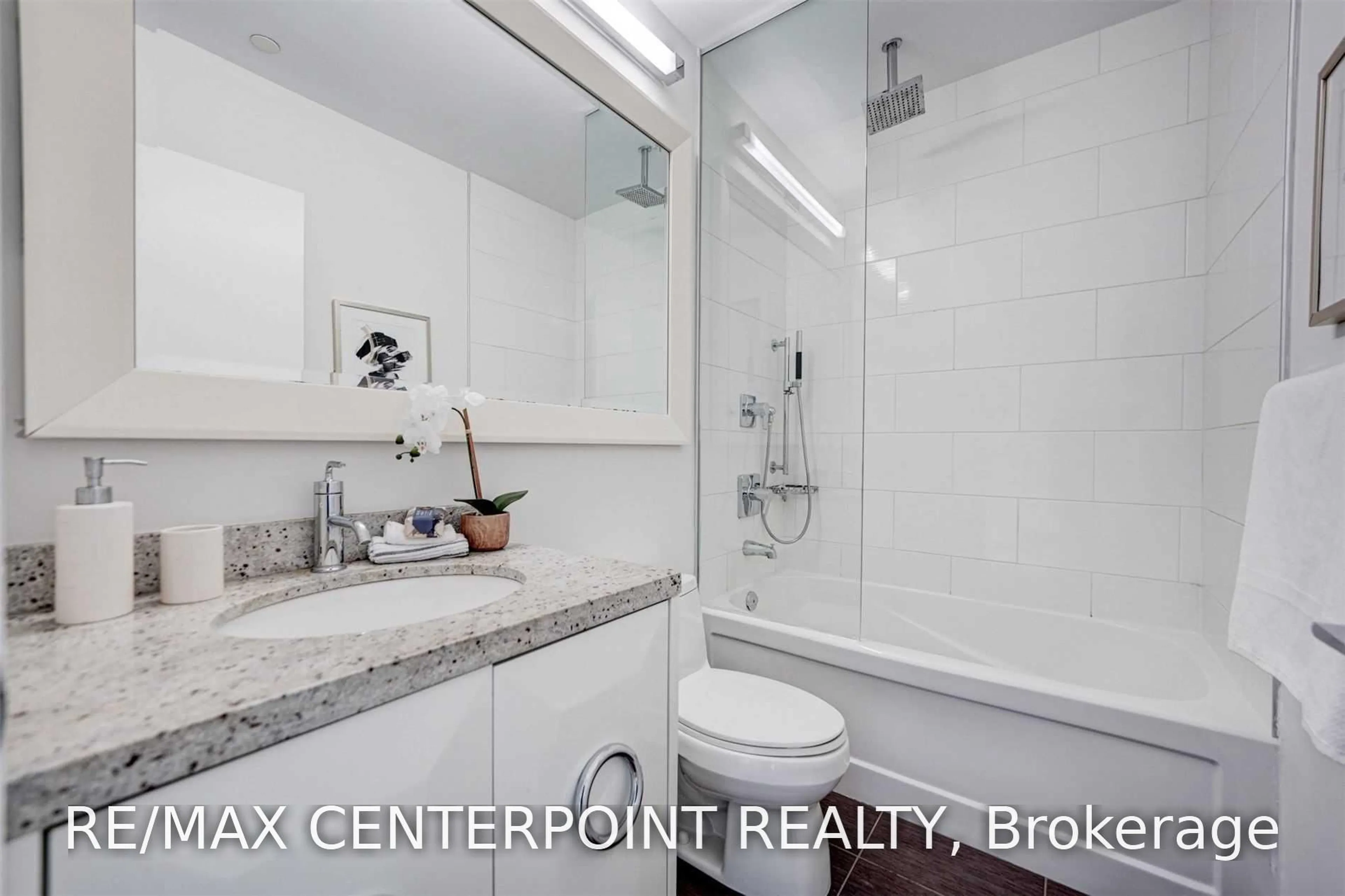 Standard bathroom, ceramic/tile floor for 88 Park Lawn Rd #801, Toronto Ontario M8Y 0B5