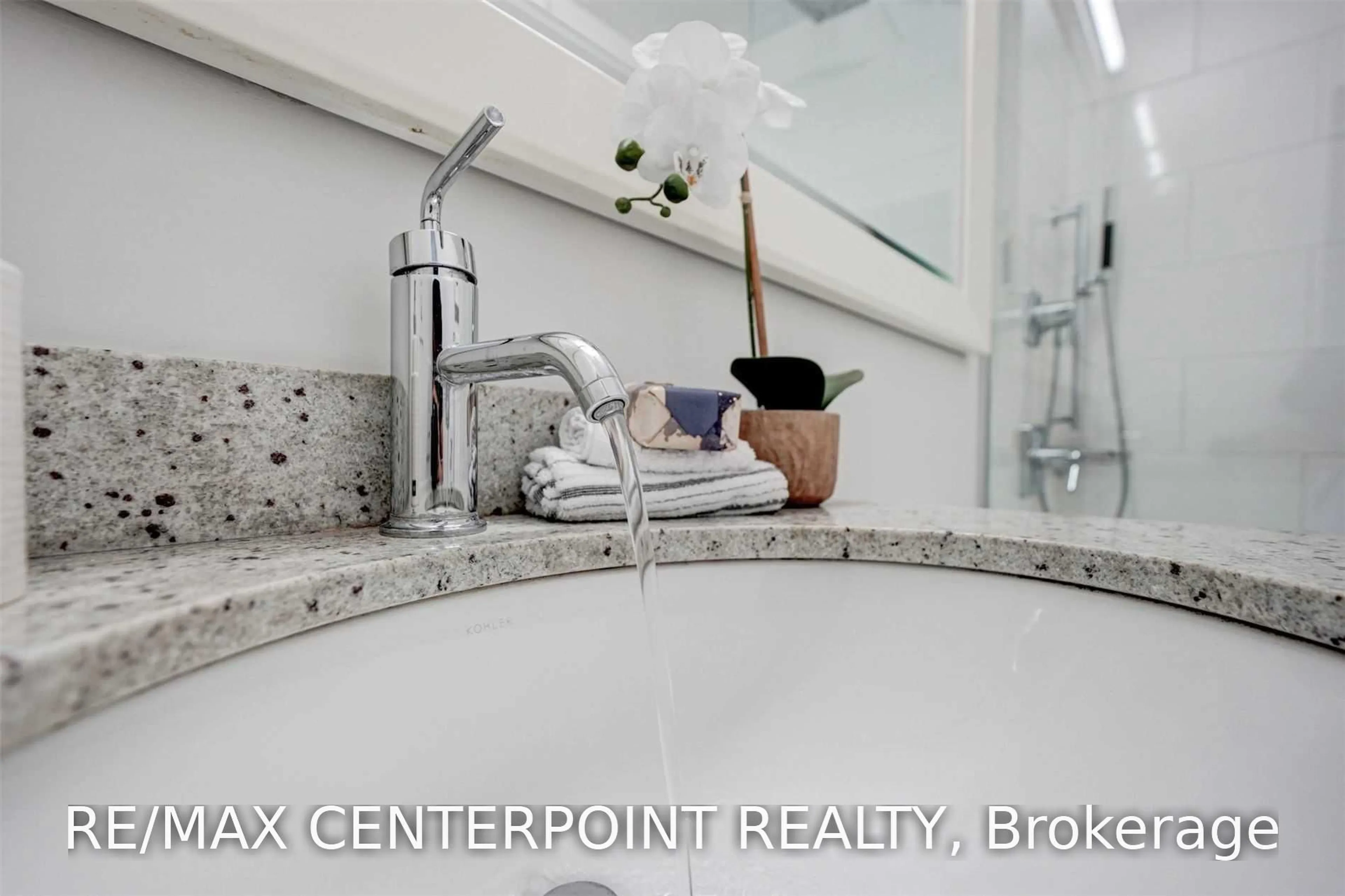 Contemporary bathroom, unknown for 88 Park Lawn Rd #801, Toronto Ontario M8Y 0B5