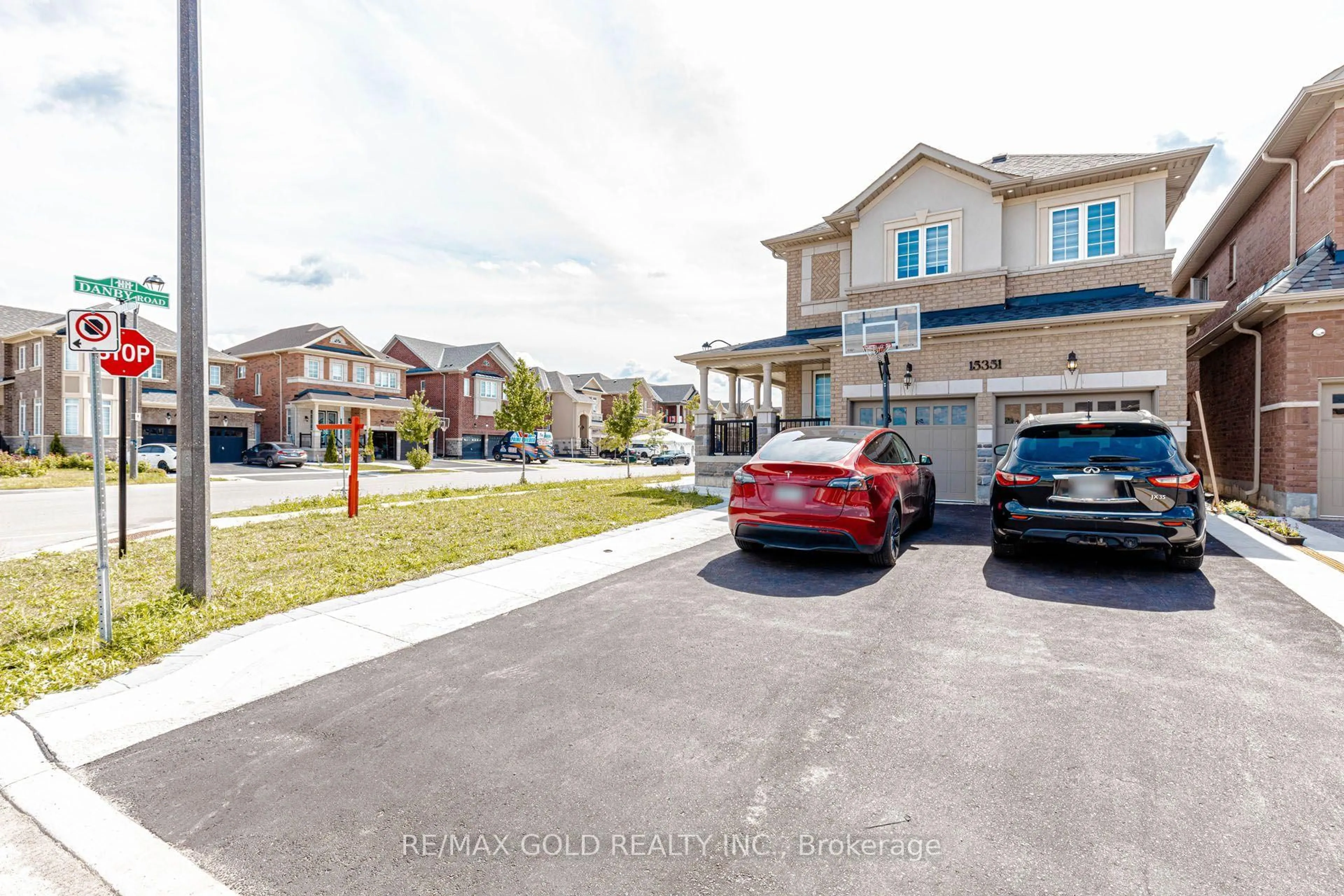 A pic from outside/outdoor area/front of a property/back of a property/a pic from drone, street for 15351 Danby Rd, Halton Hills Ontario L7G 0H6