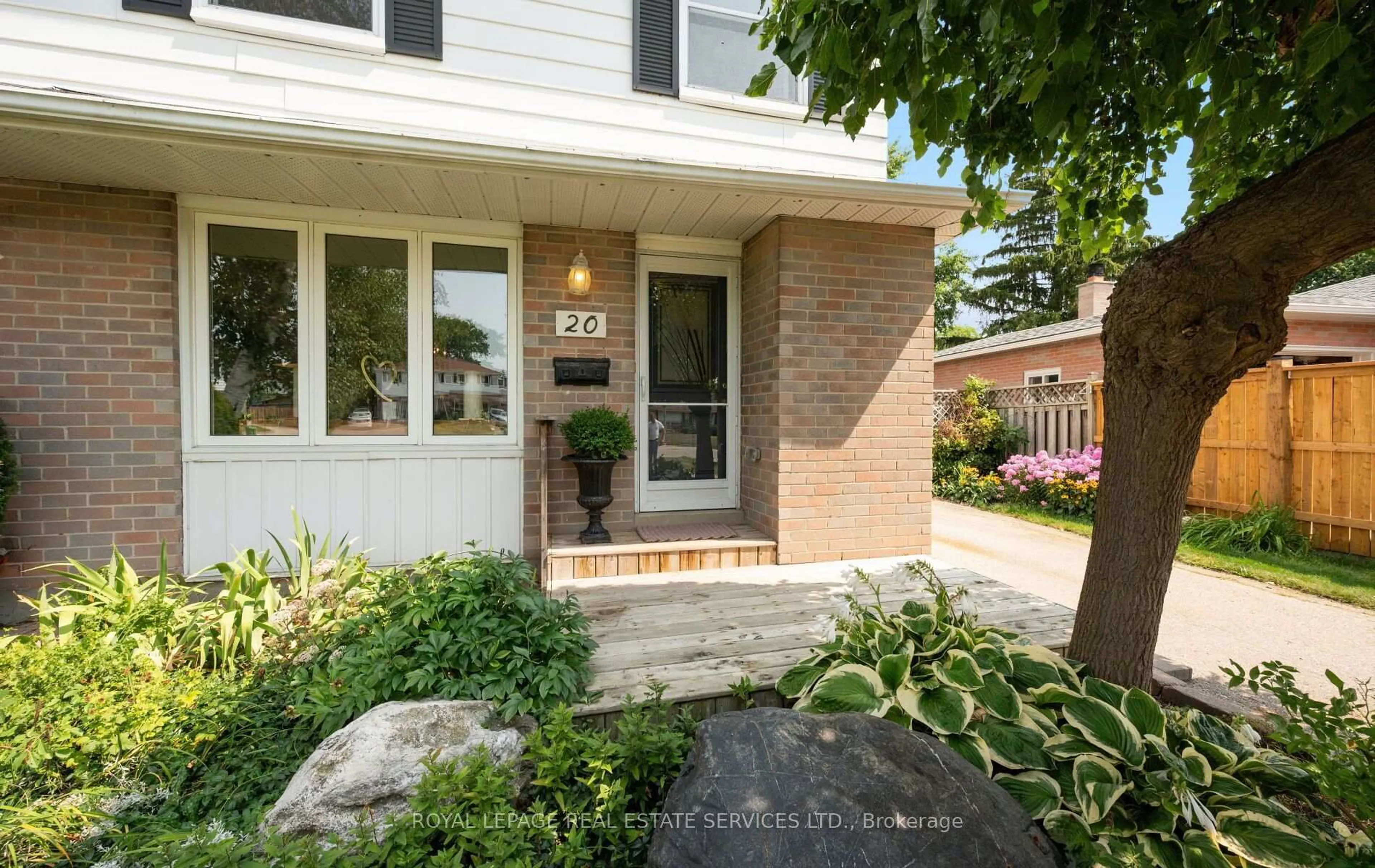 Home with brick exterior material, street for 20 Glengrove Crt, Brampton Ontario L6S 1Z3