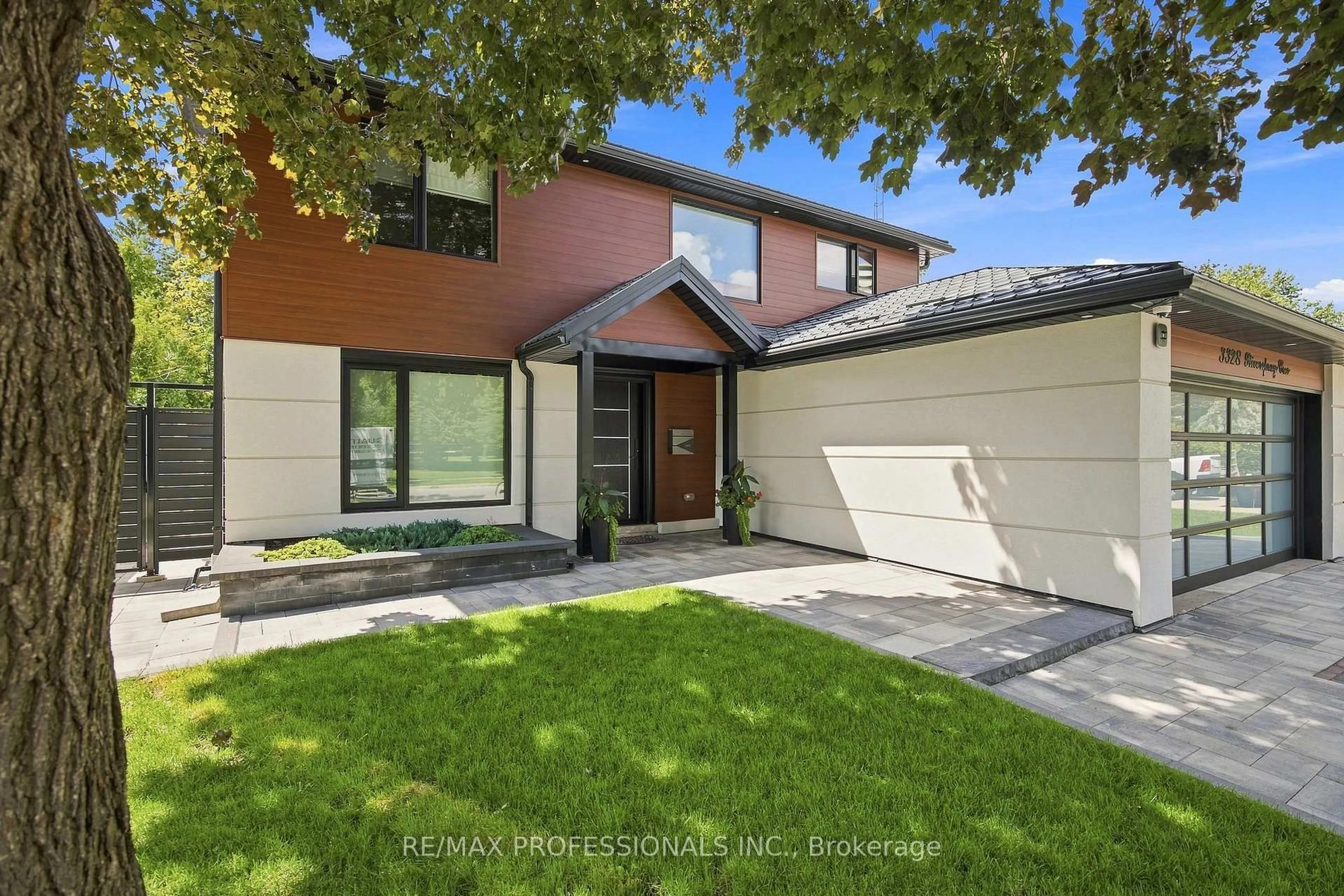 Home with brick exterior material, street for 3328 Riverspray Cres, Mississauga Ontario L4Y 3M4