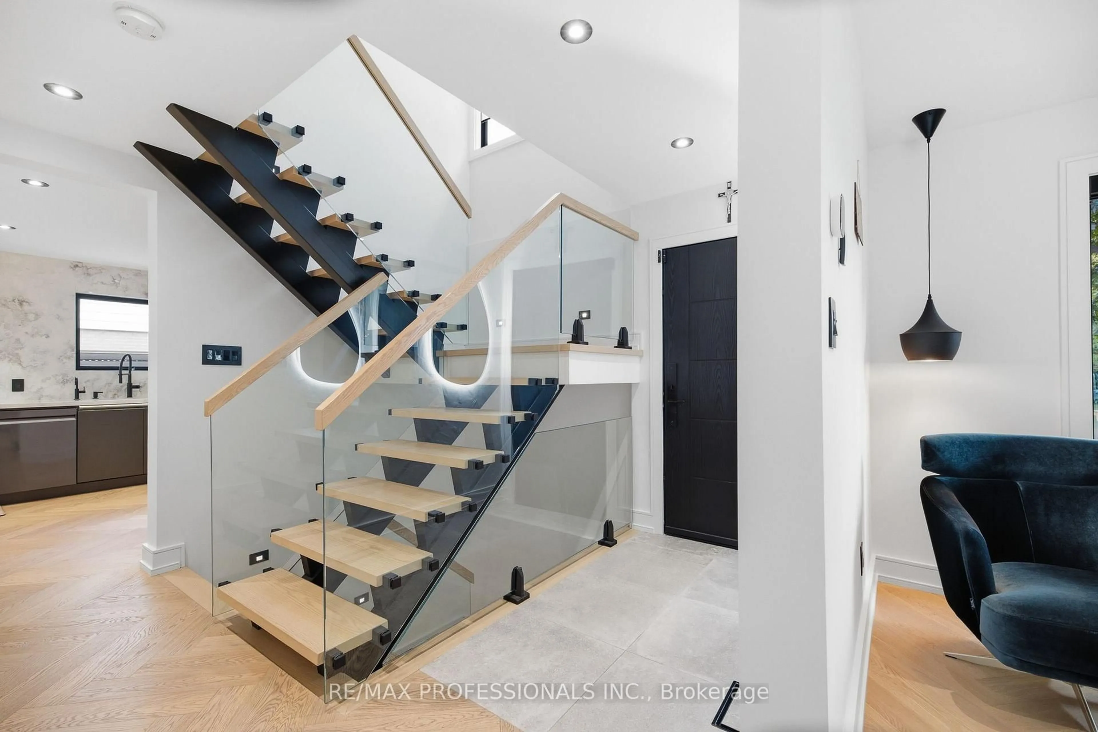 Stairs for 3328 Riverspray Cres, Mississauga Ontario L4Y 3M4