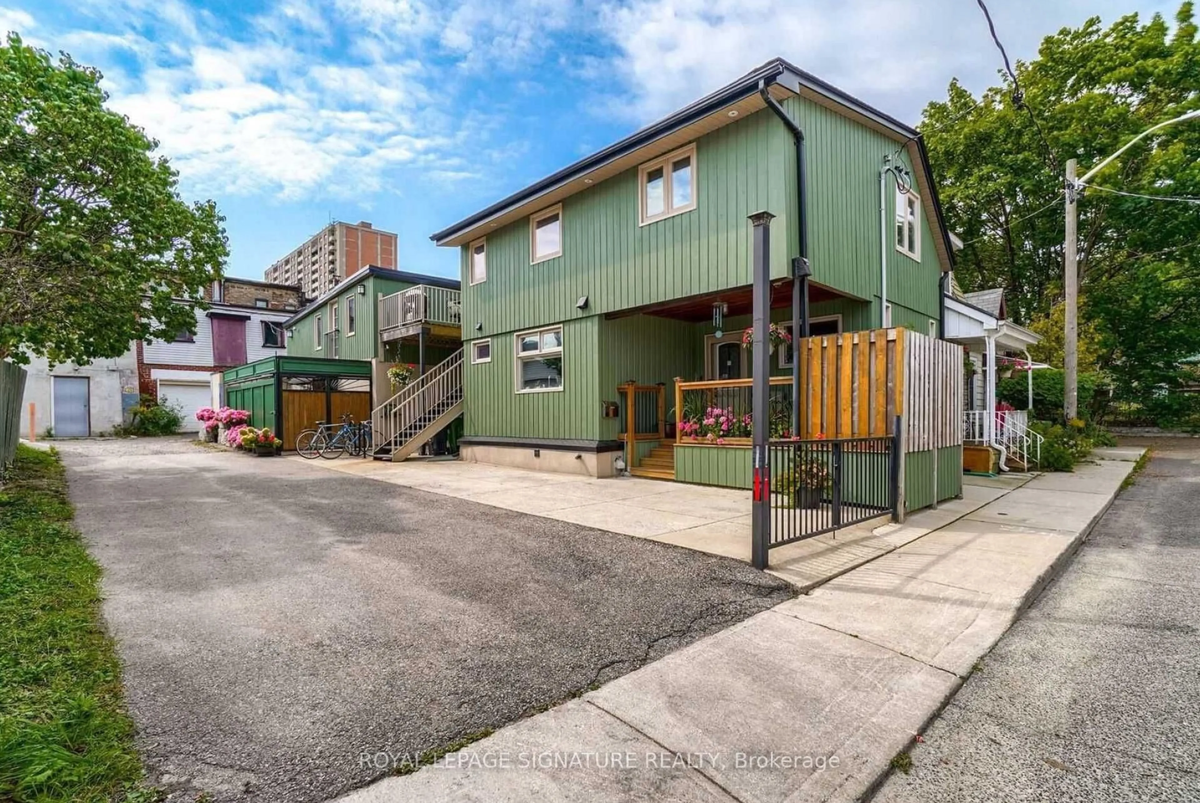 A pic from outside/outdoor area/front of a property/back of a property/a pic from drone, street for 23 Abbs St, Toronto Ontario M6K 1M5