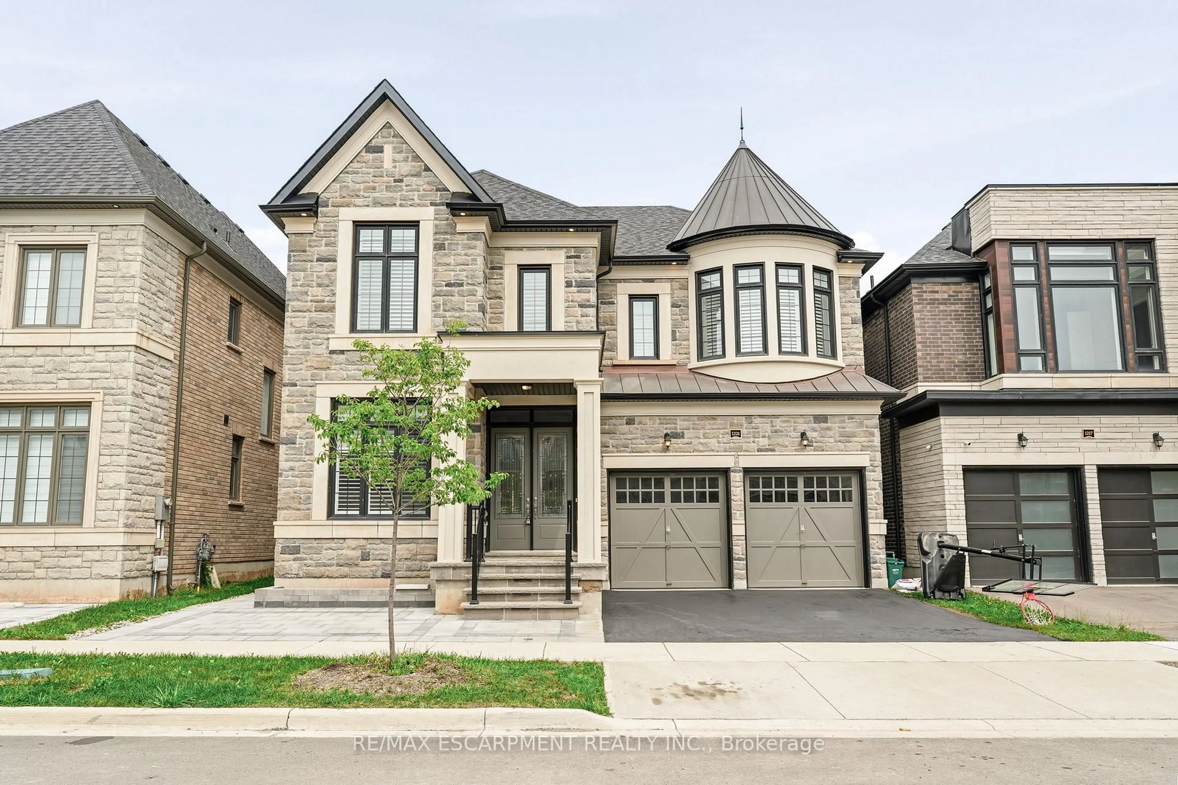 Home with brick exterior material, street for 1221 Ironbridge Rd, Oakville Ontario L6M 5M5