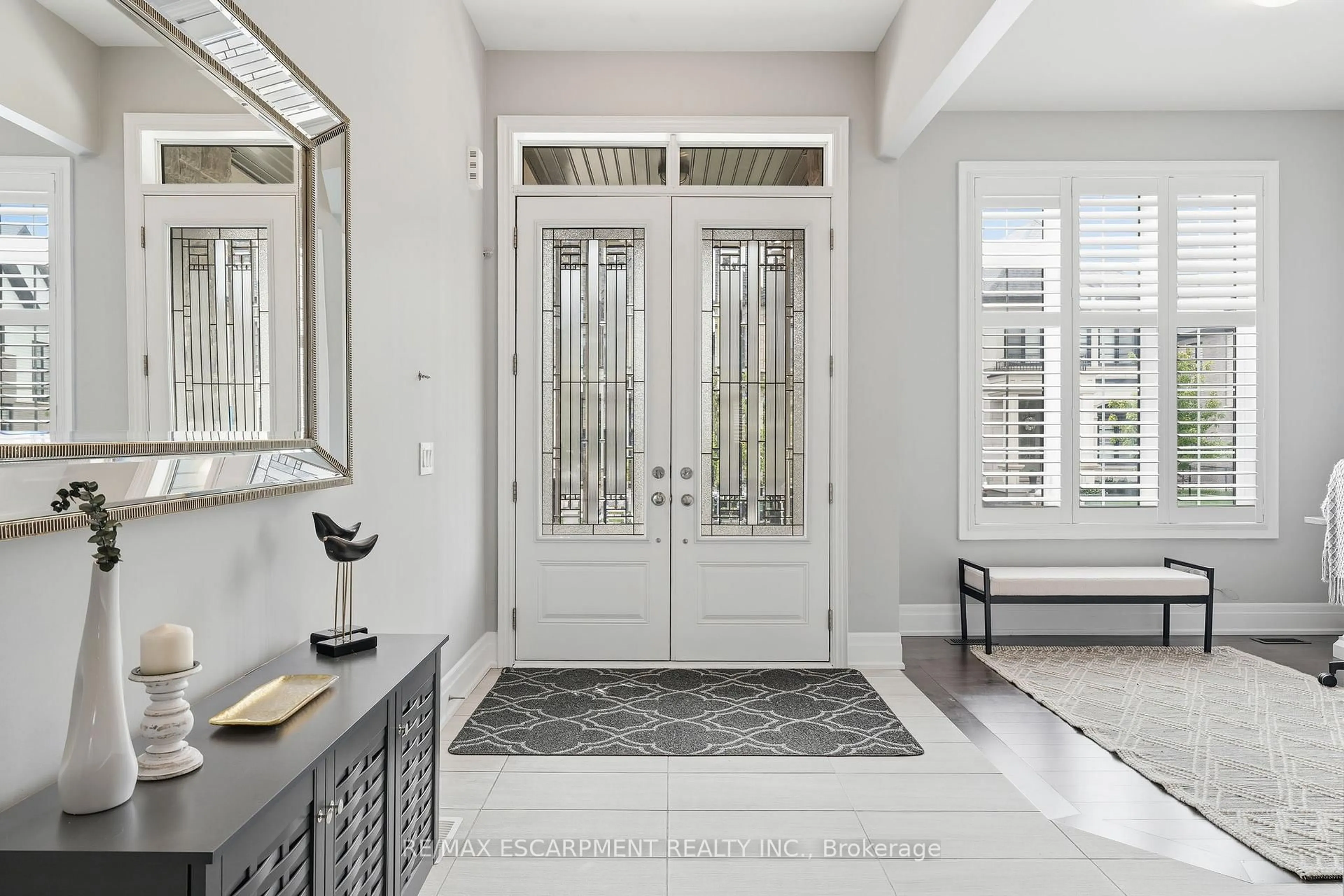 Indoor entryway for 1221 Ironbridge Rd, Oakville Ontario L6M 5M5