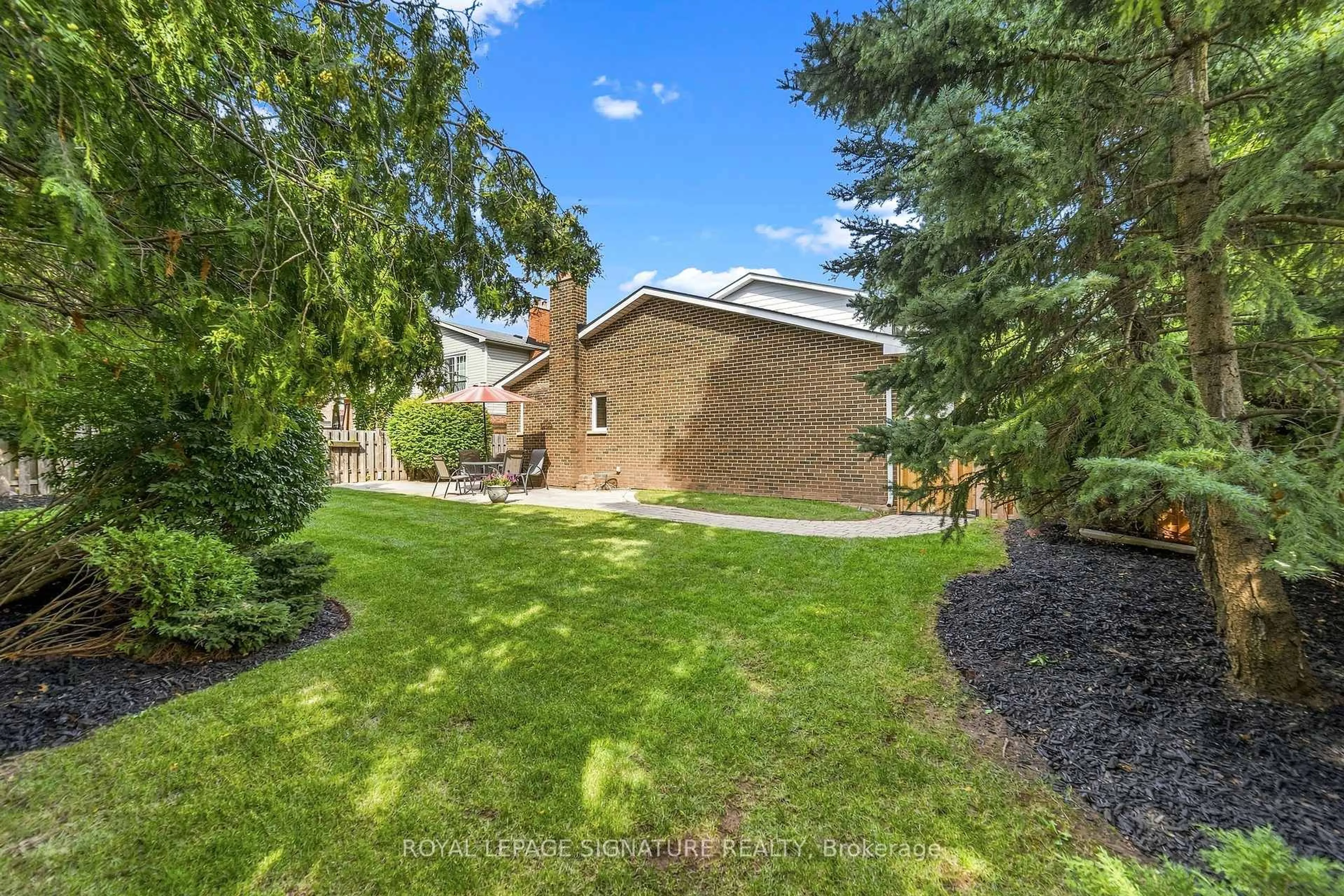 Patio, street for 1385 Highgate Crt, Oakville Ontario L6H 2V4