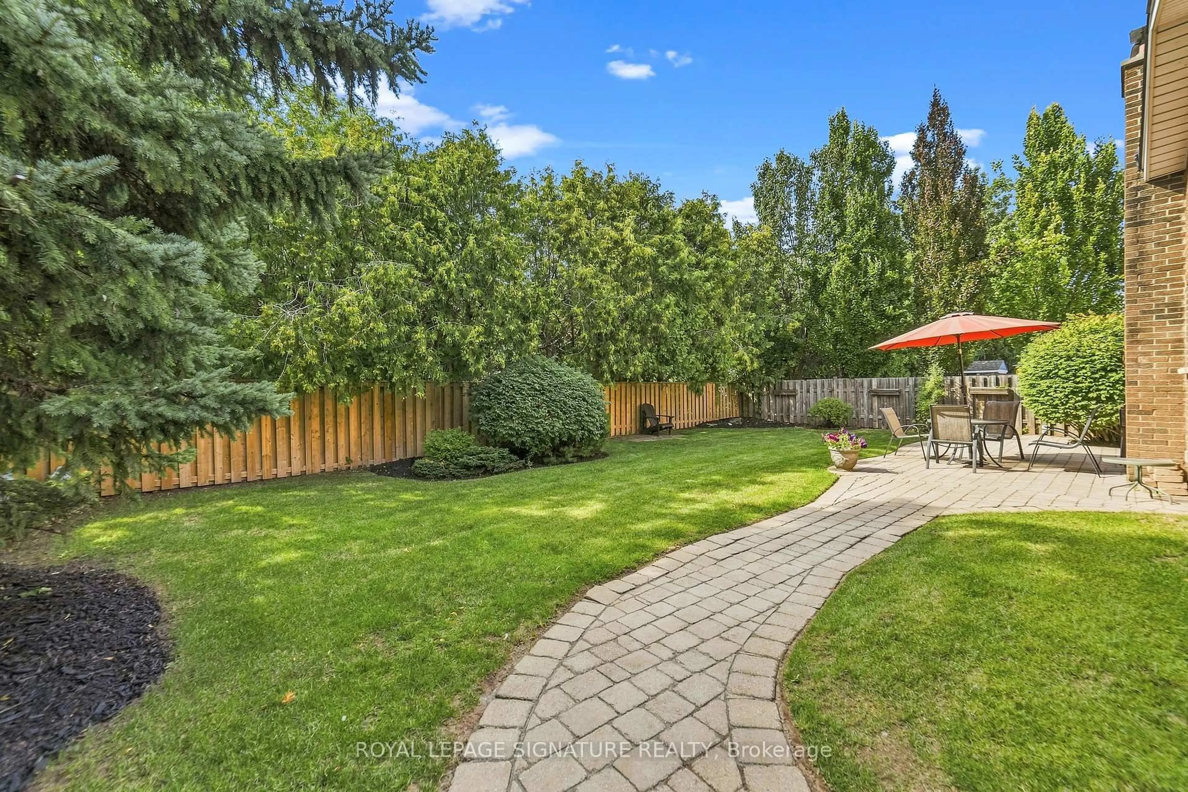 Patio, street for 1385 Highgate Crt, Oakville Ontario L6H 2V4