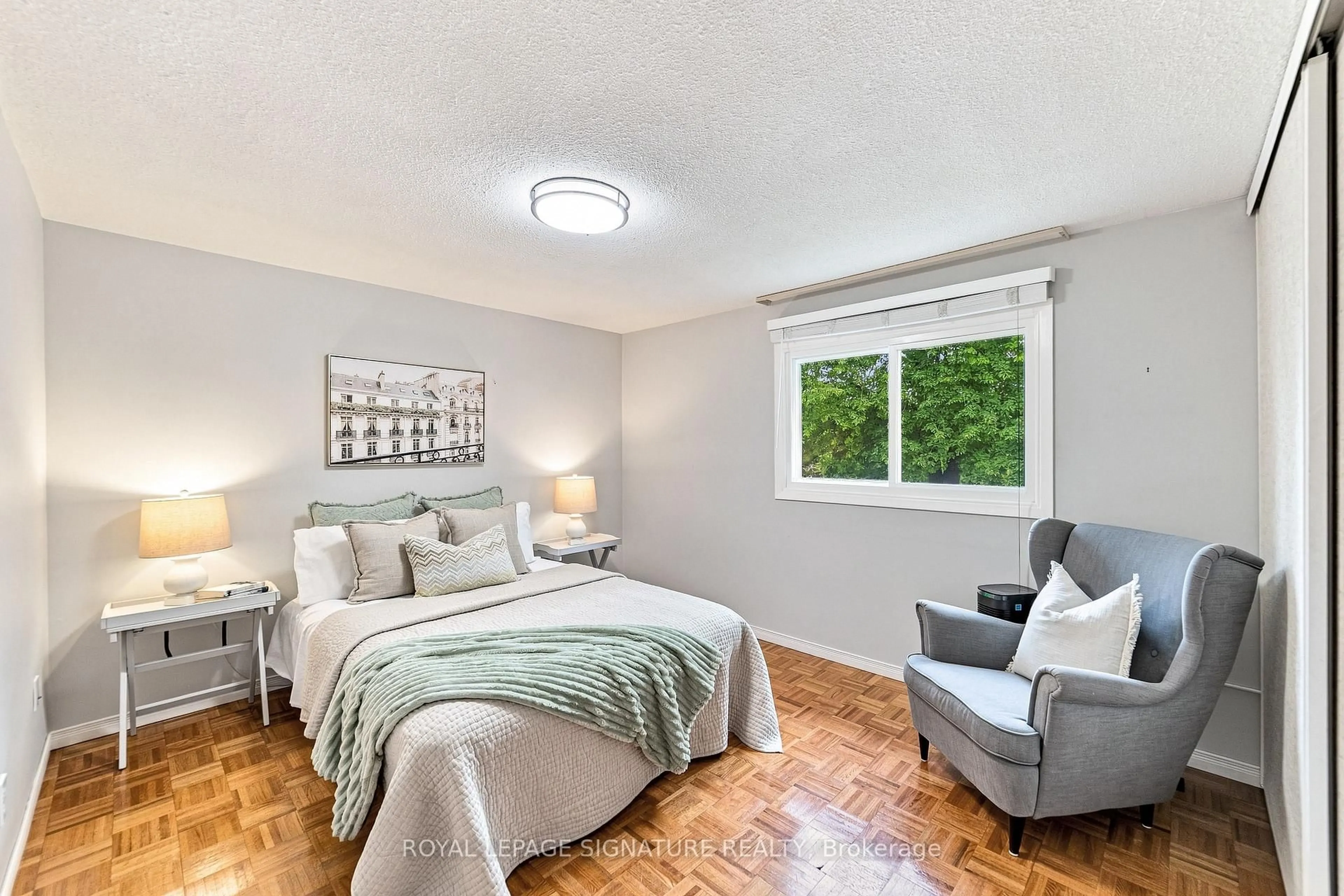 Bedroom with bed, unknown for 1385 Highgate Crt, Oakville Ontario L6H 2V4