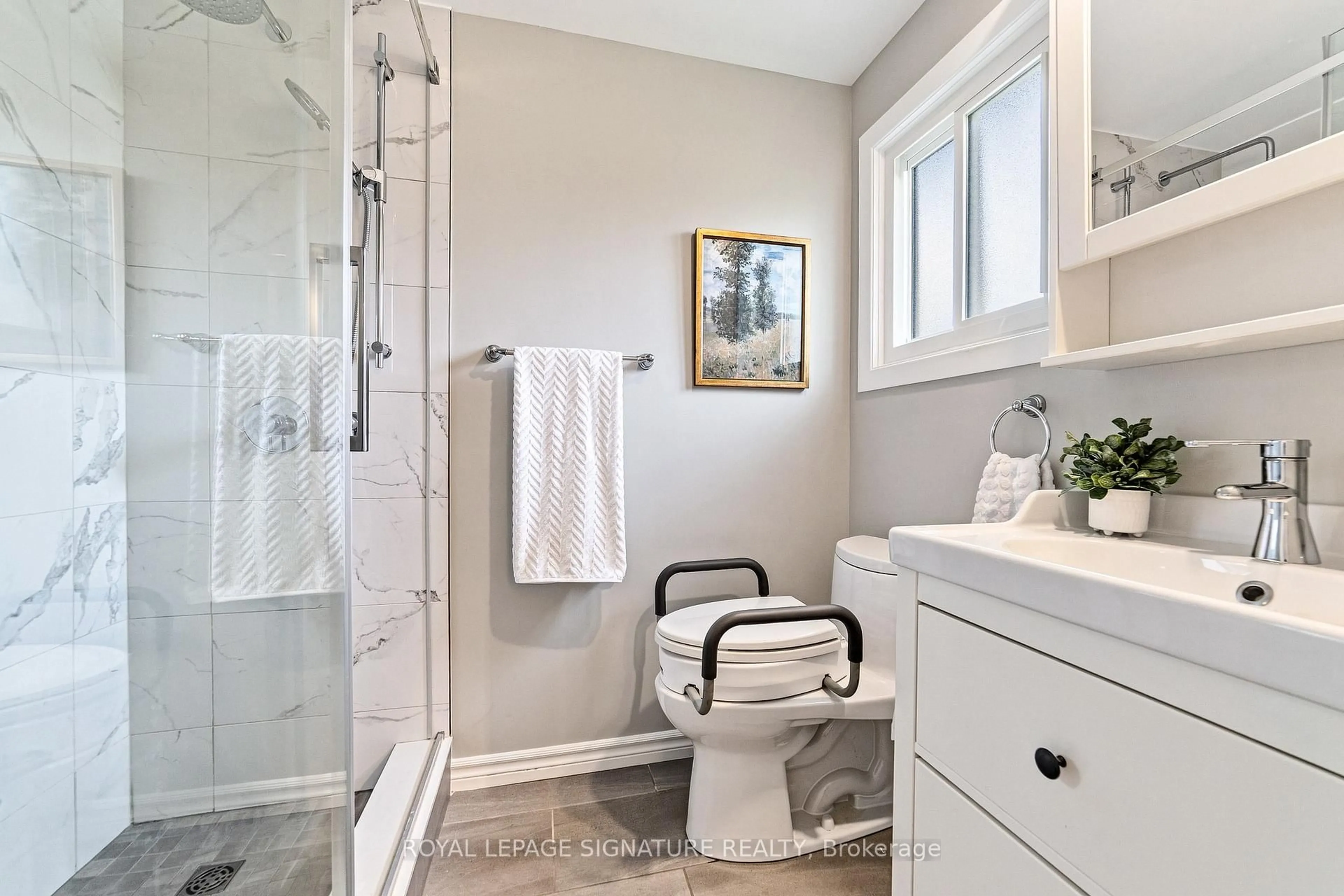 Contemporary bathroom, ceramic/tile floor for 1385 Highgate Crt, Oakville Ontario L6H 2V4