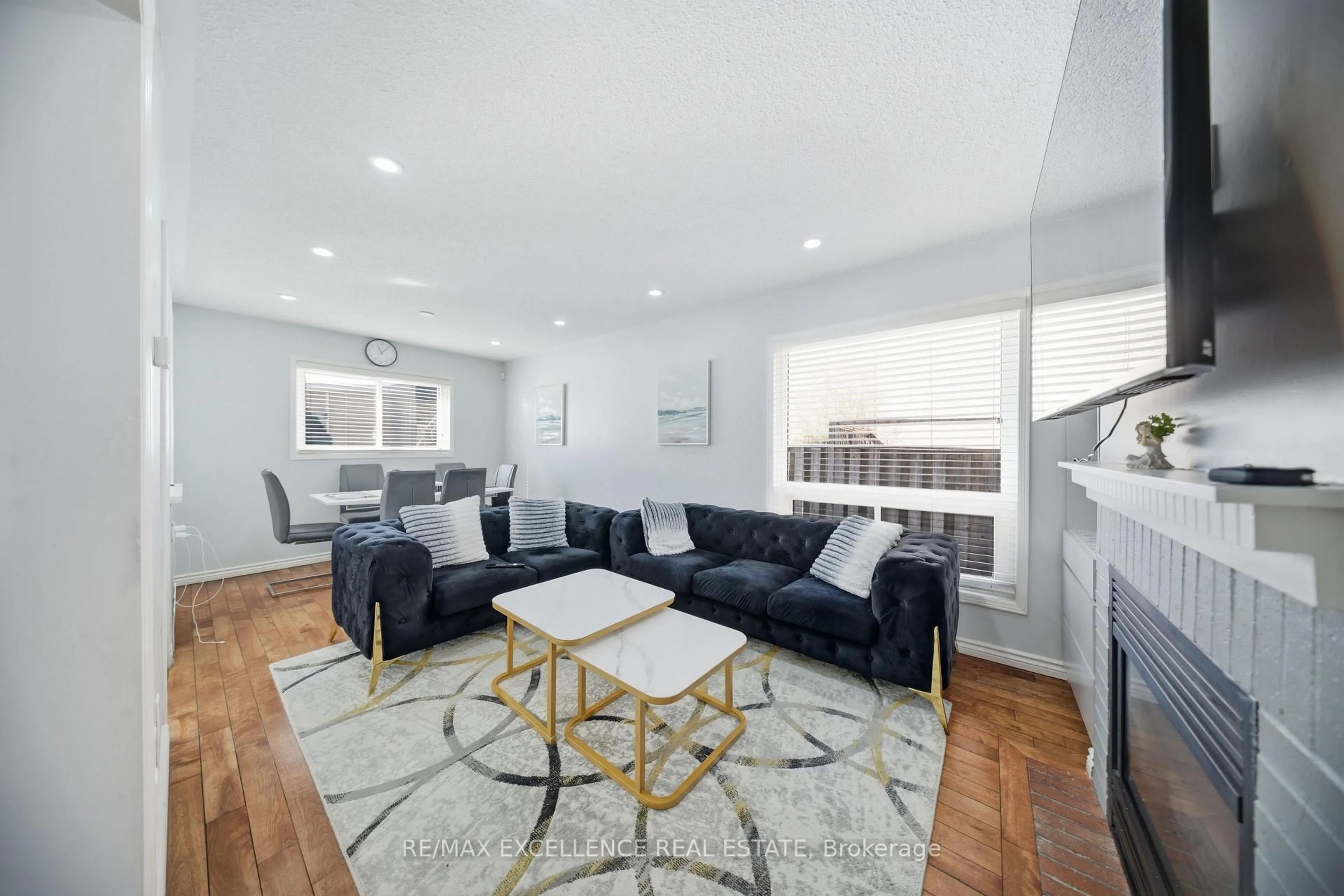 Living room with furniture, unknown for 46 Nectarine Cres, Brampton Ontario L6S 5Z1