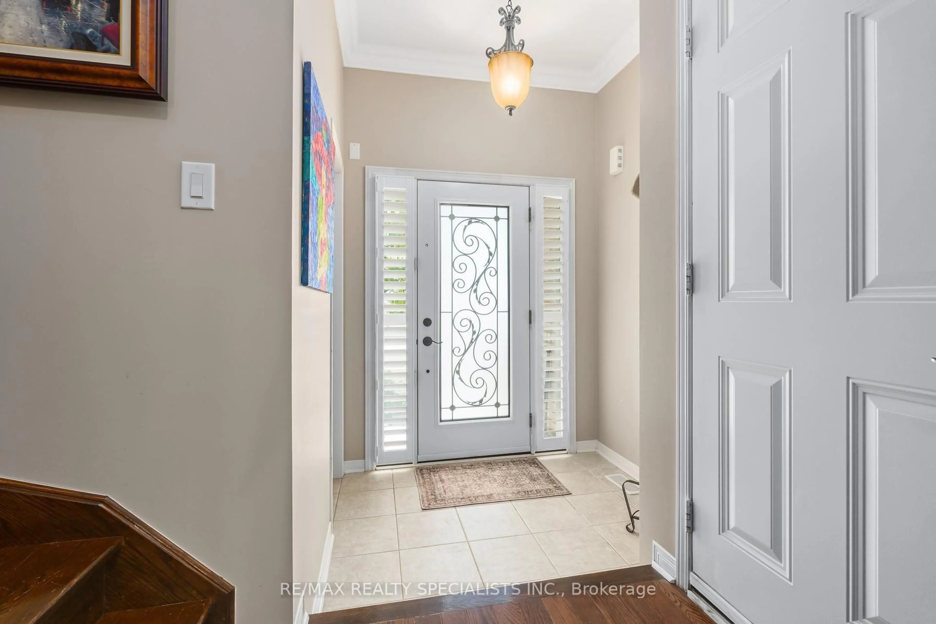 Indoor entryway for 28 Chetholme Pl, Halton Hills Ontario L7G 0E1