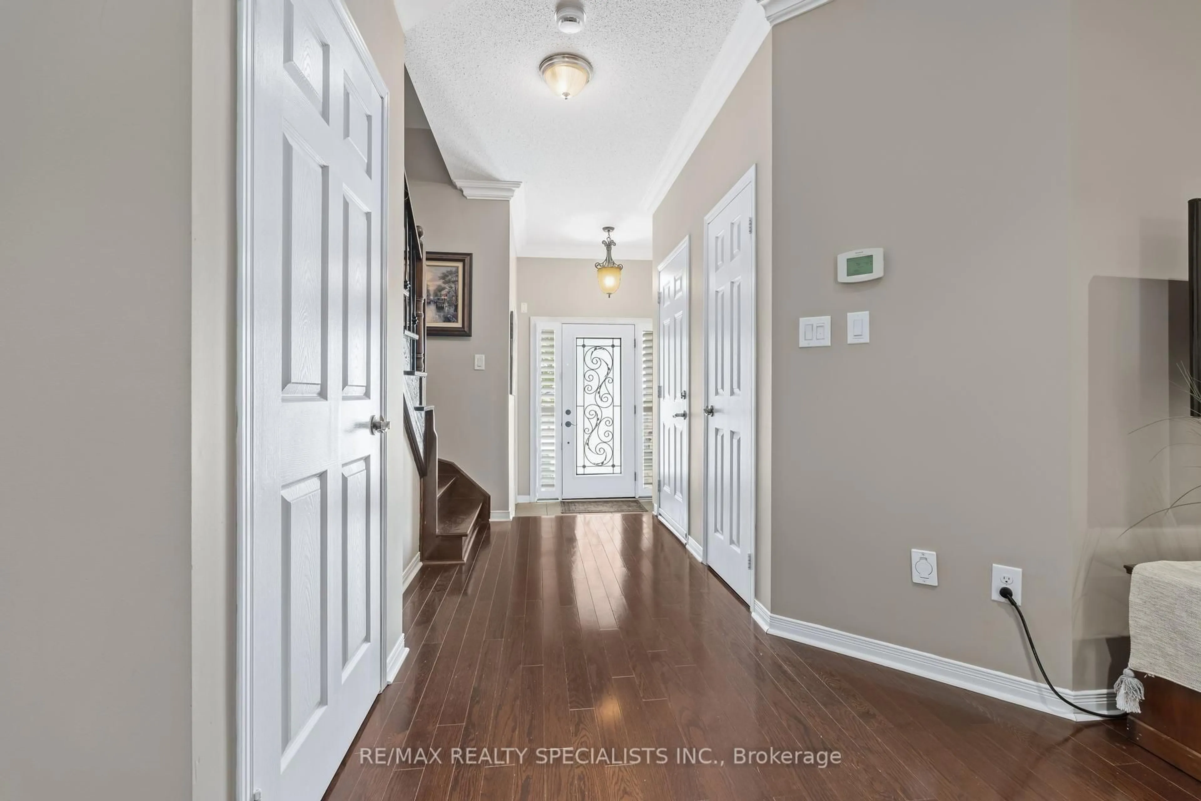 Indoor entryway for 28 Chetholme Pl, Halton Hills Ontario L7G 0E1