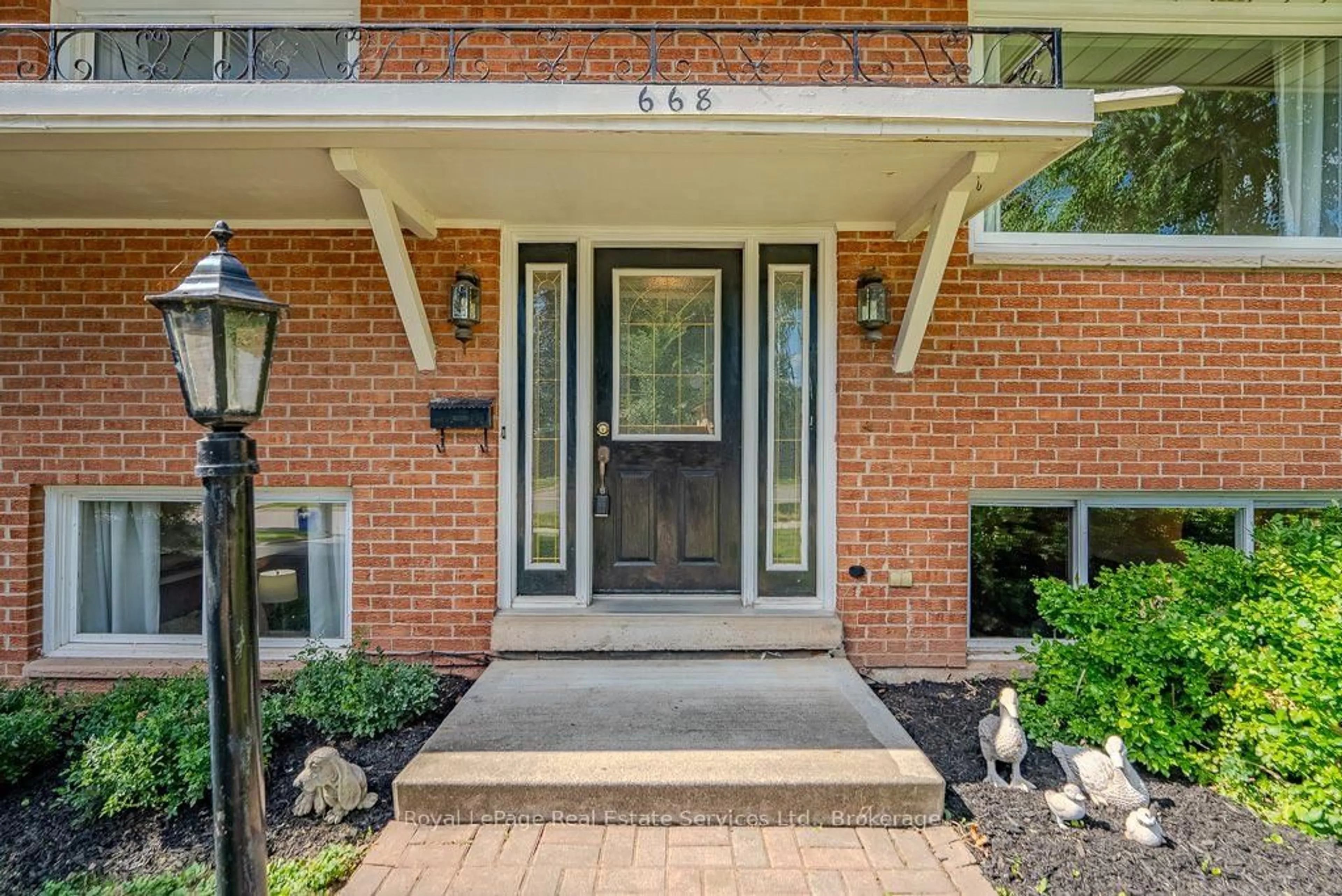 Home with brick exterior material, street for 668 Maclaren Dr, Burlington Ontario L7N 2Z2