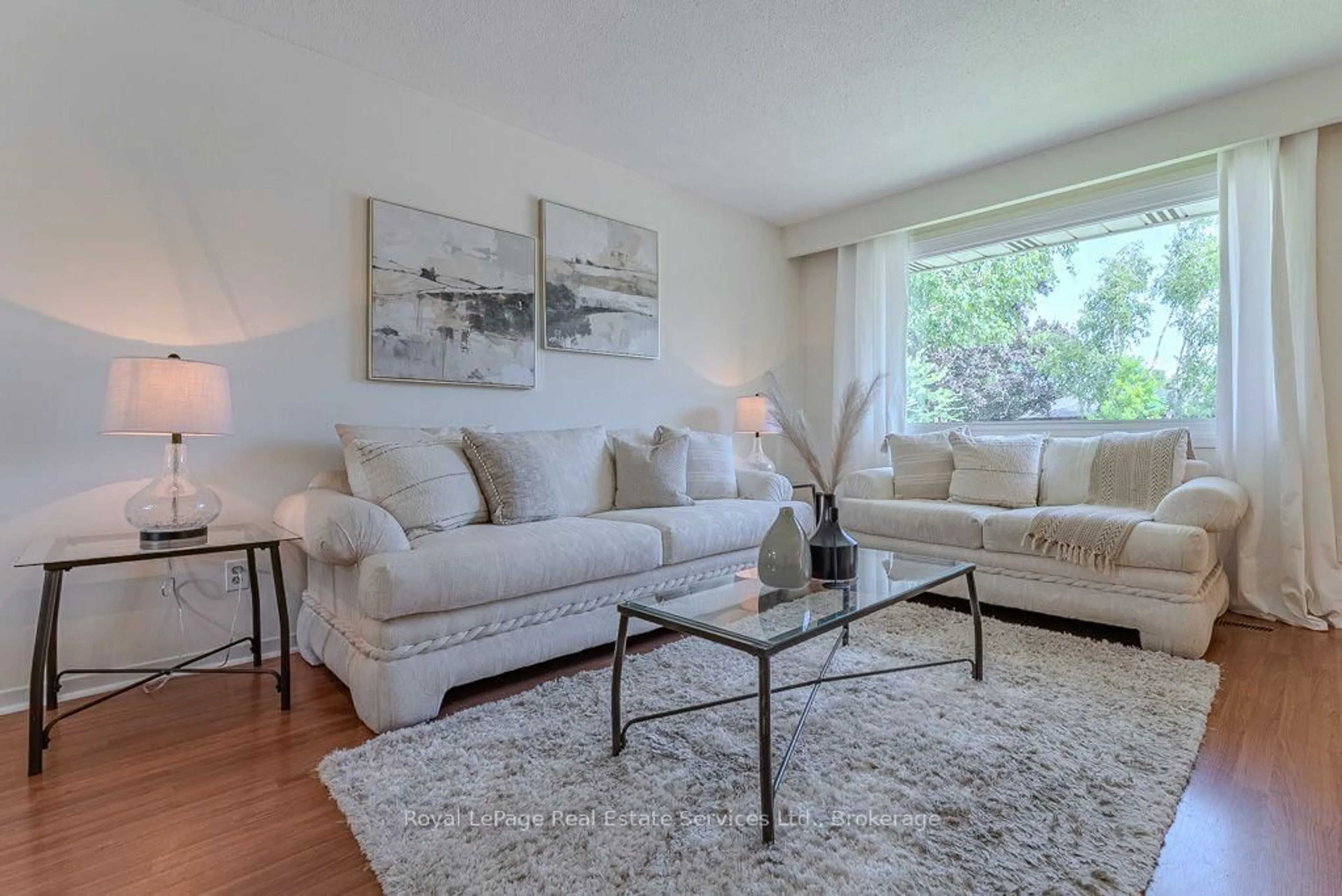 Living room with furniture, unknown for 668 Maclaren Dr, Burlington Ontario L7N 2Z2