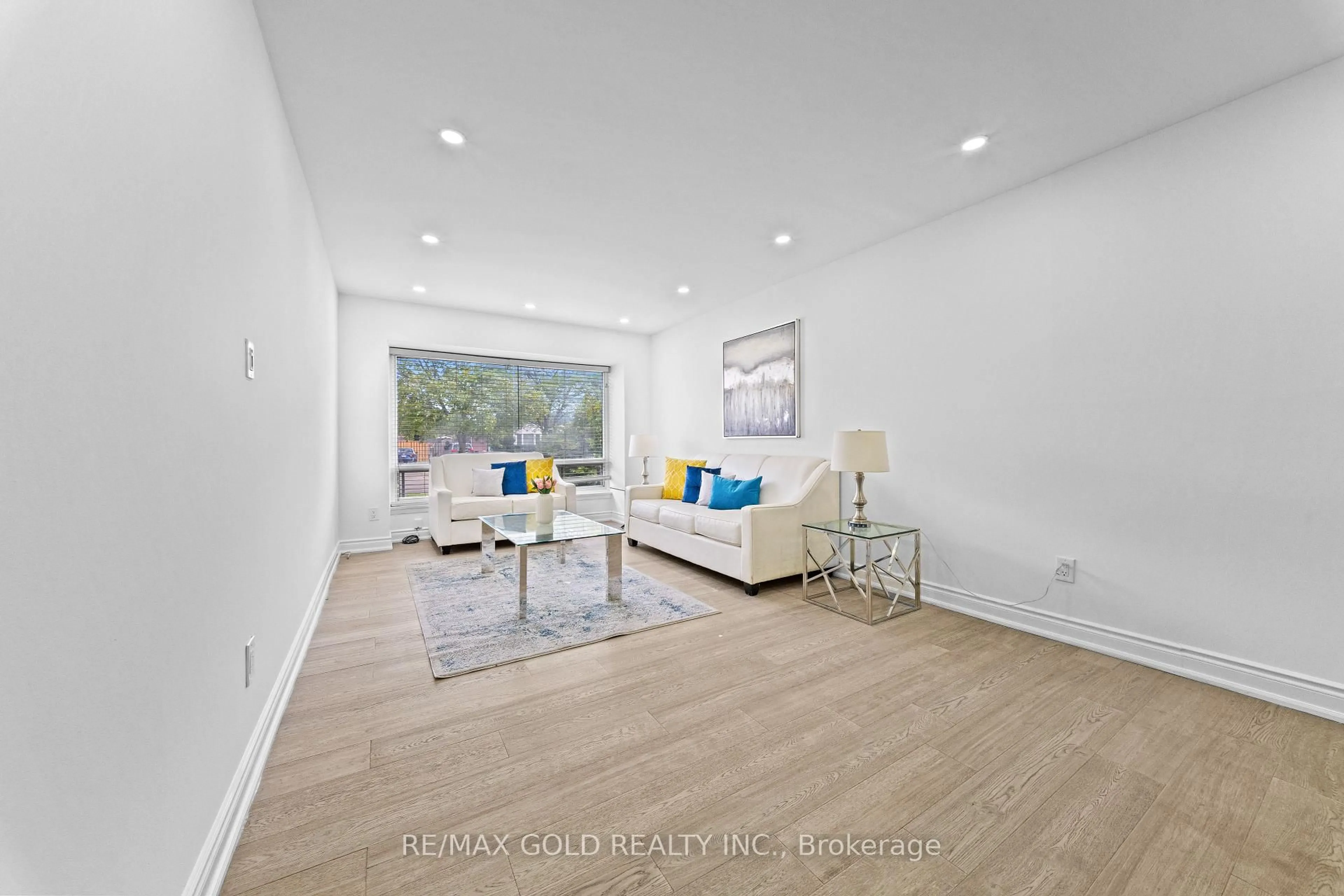 Living room with furniture, unknown for 88 Goldcrest Rd, Brampton Ontario L6S 1G8