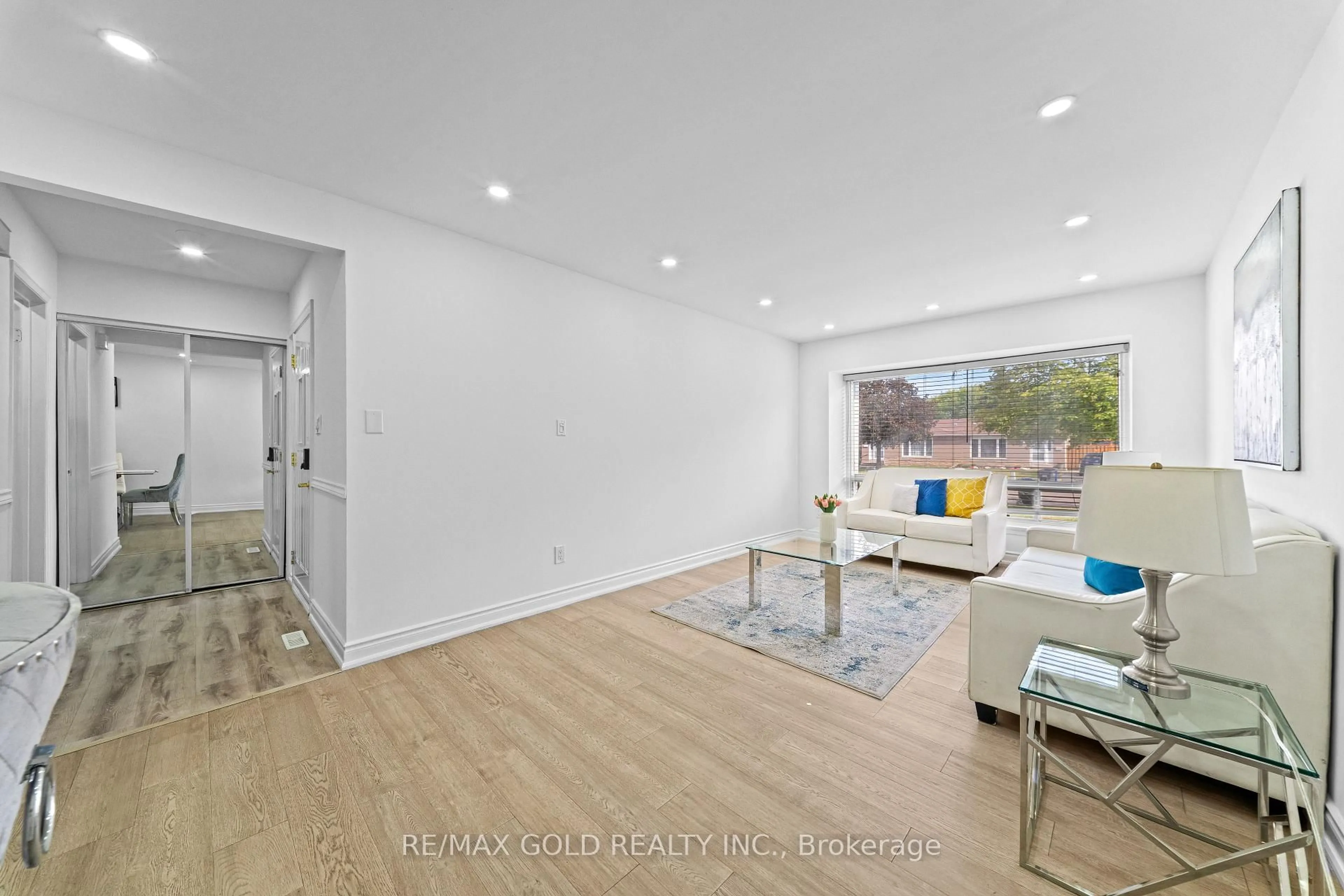 Living room with furniture, unknown for 88 Goldcrest Rd, Brampton Ontario L6S 1G8